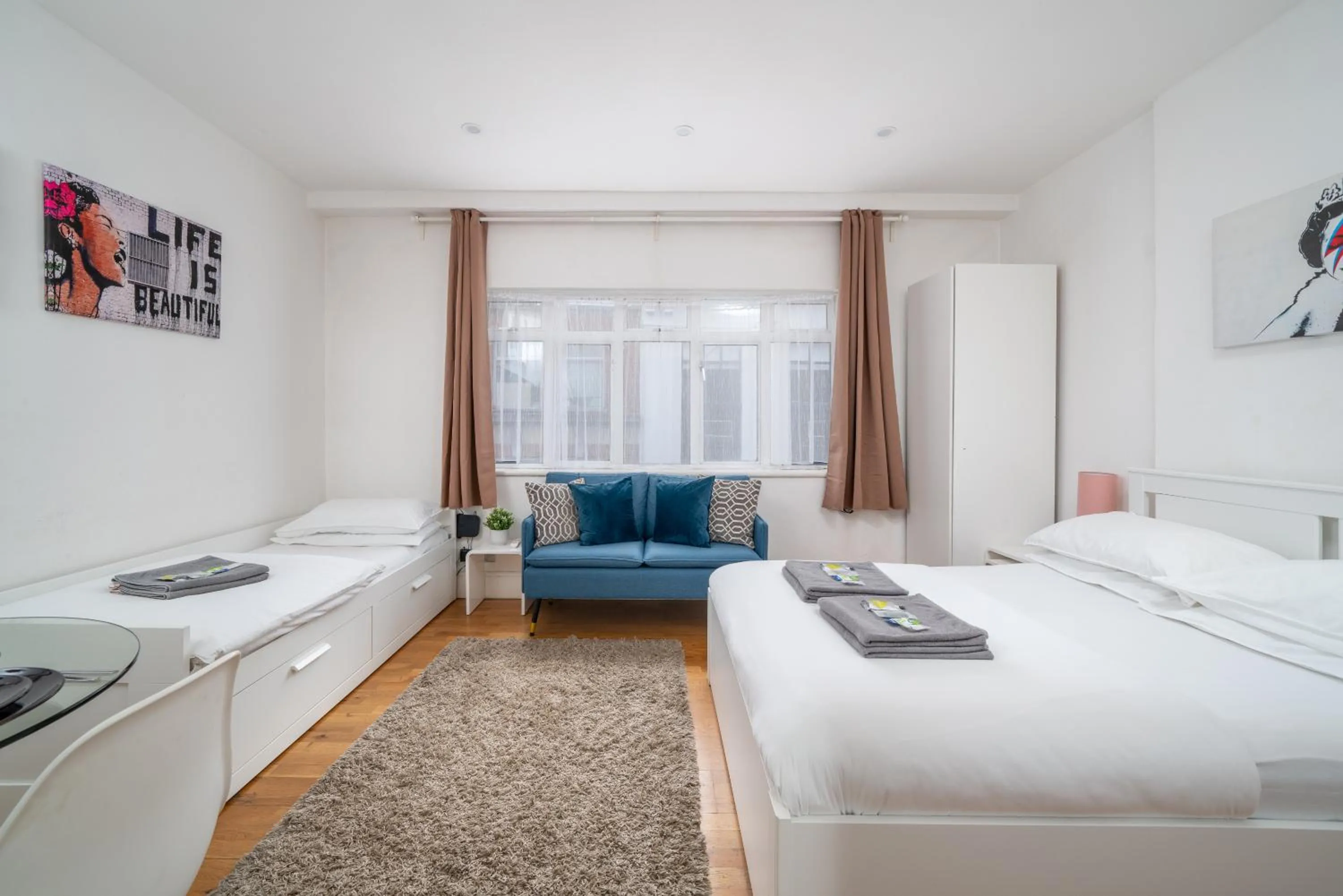 Bed in Private Studio - Wardour Street - Berwick Street