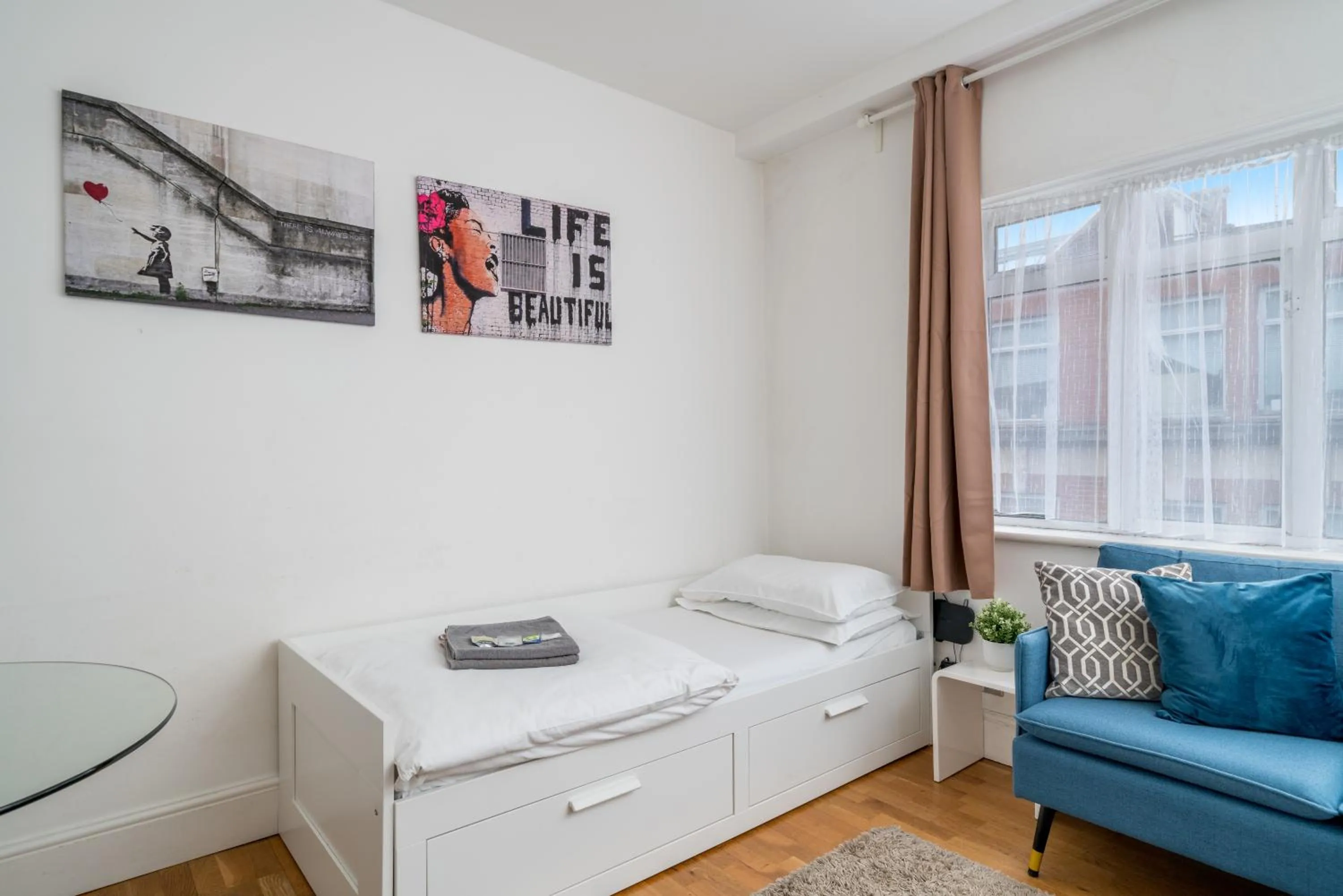 Bed in Private Studio - Wardour Street - Berwick Street