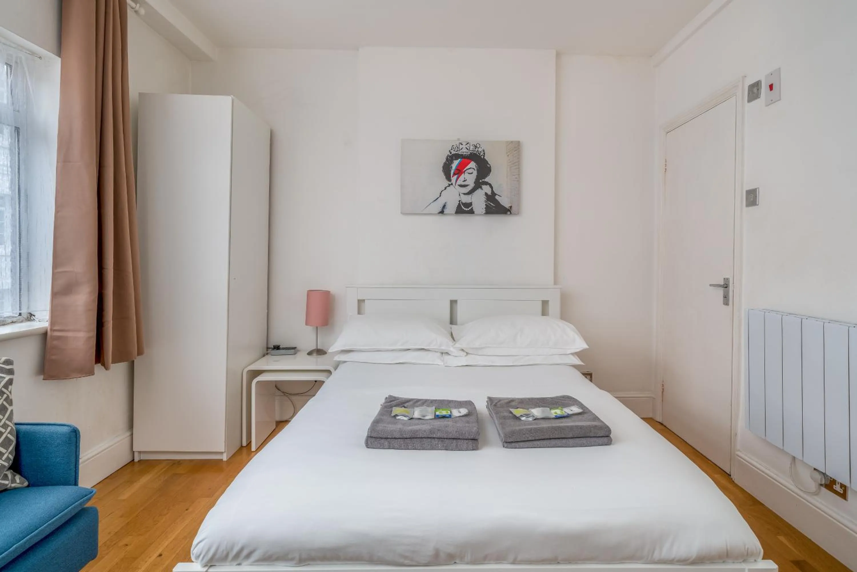 Bed in Private Studio - Wardour Street - Berwick Street