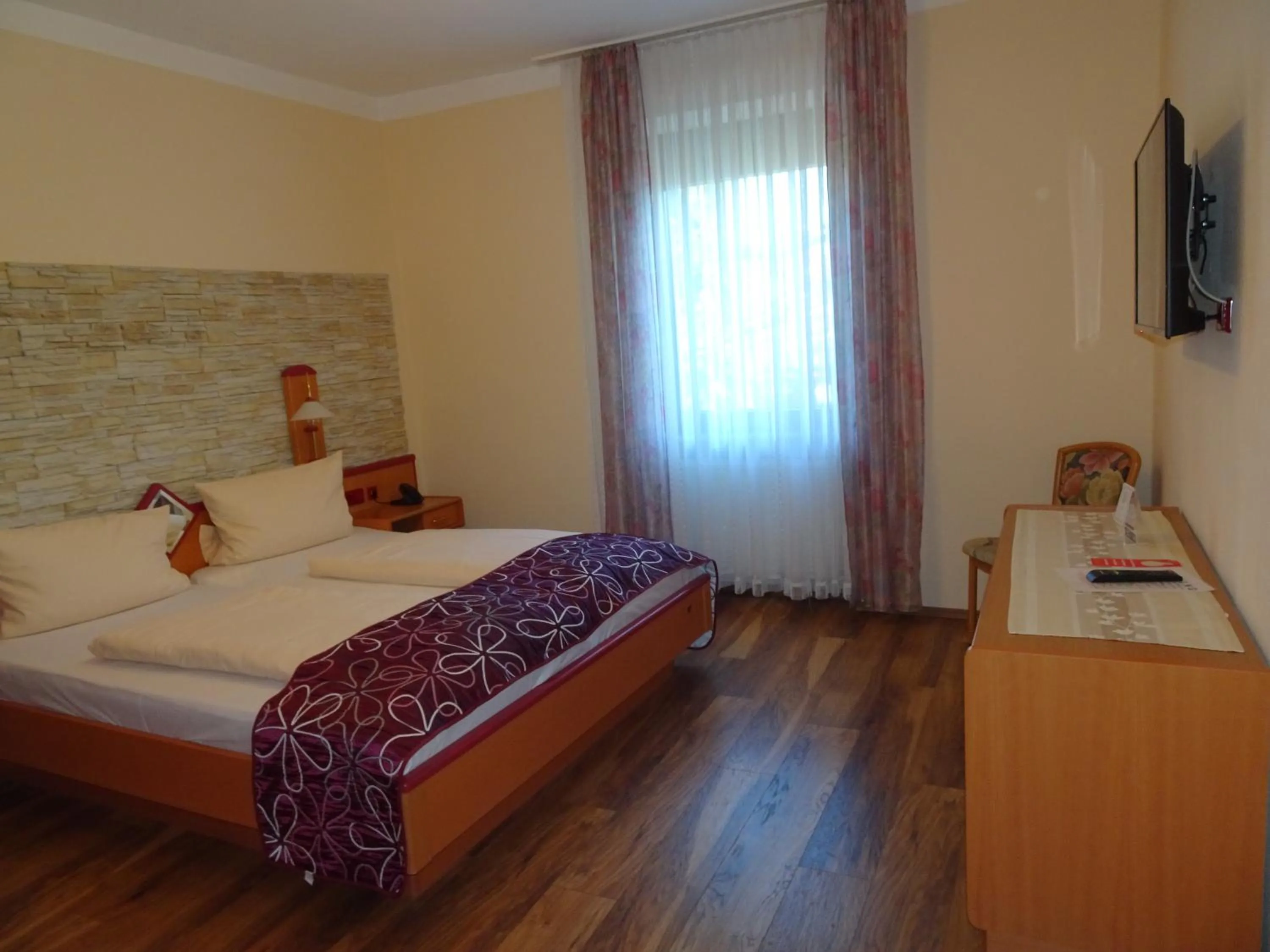 Photo of the whole room, Bed in Hotel & Weinstube Restaurant Filling