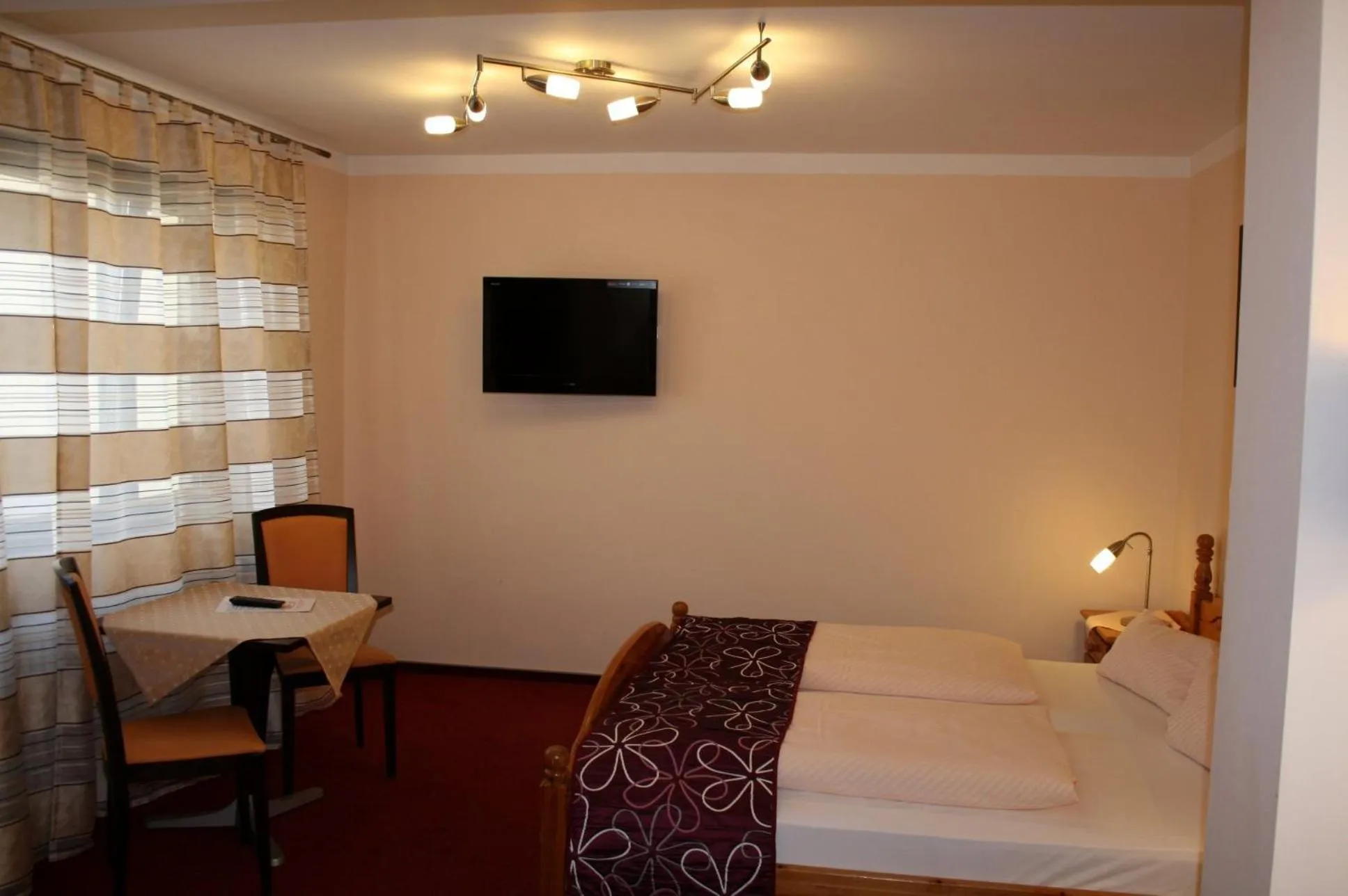 Photo of the whole room, Bed in Hotel & Weinstube Restaurant Filling