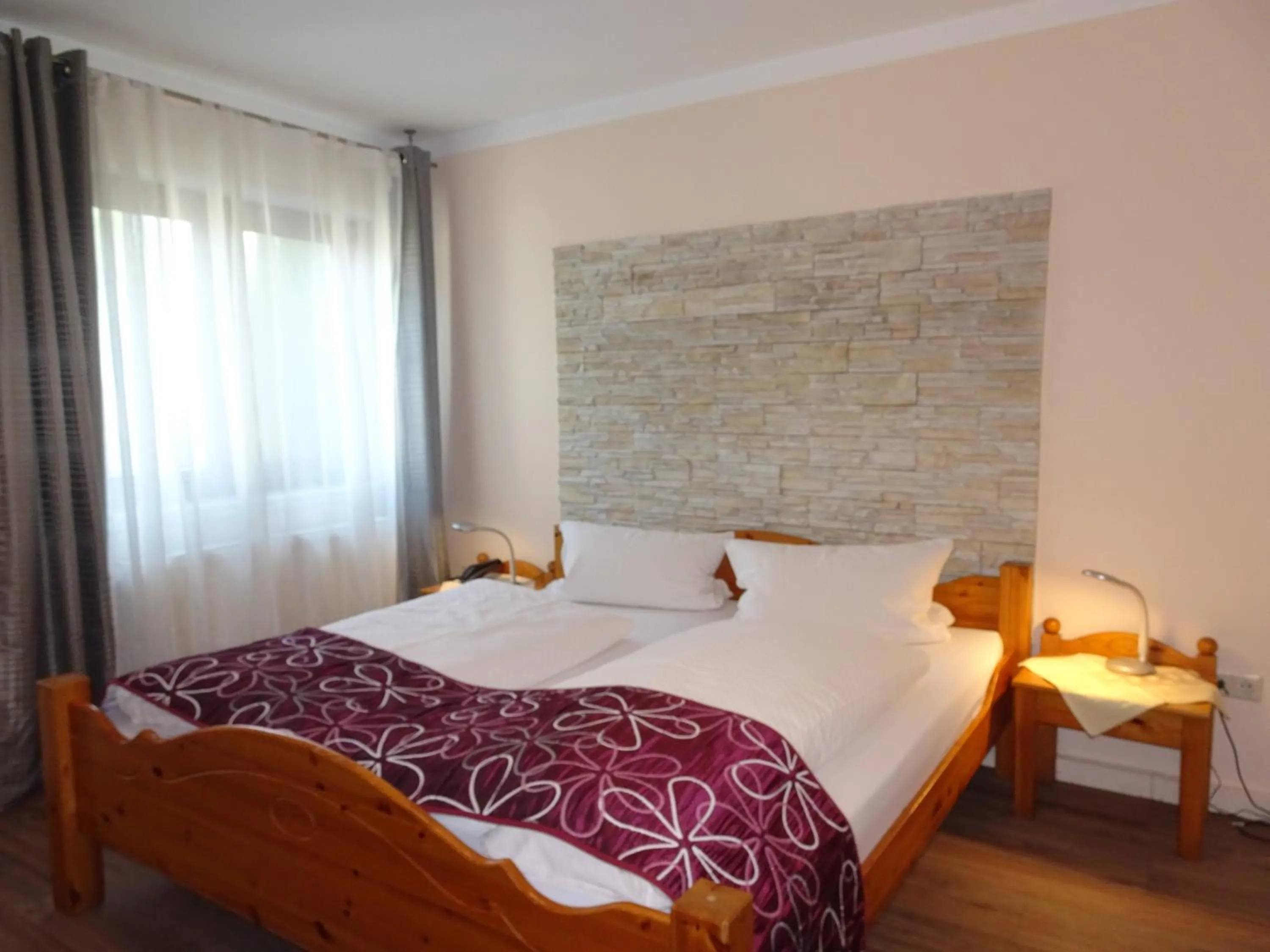 Photo of the whole room, Bed in Hotel & Weinstube Restaurant Filling