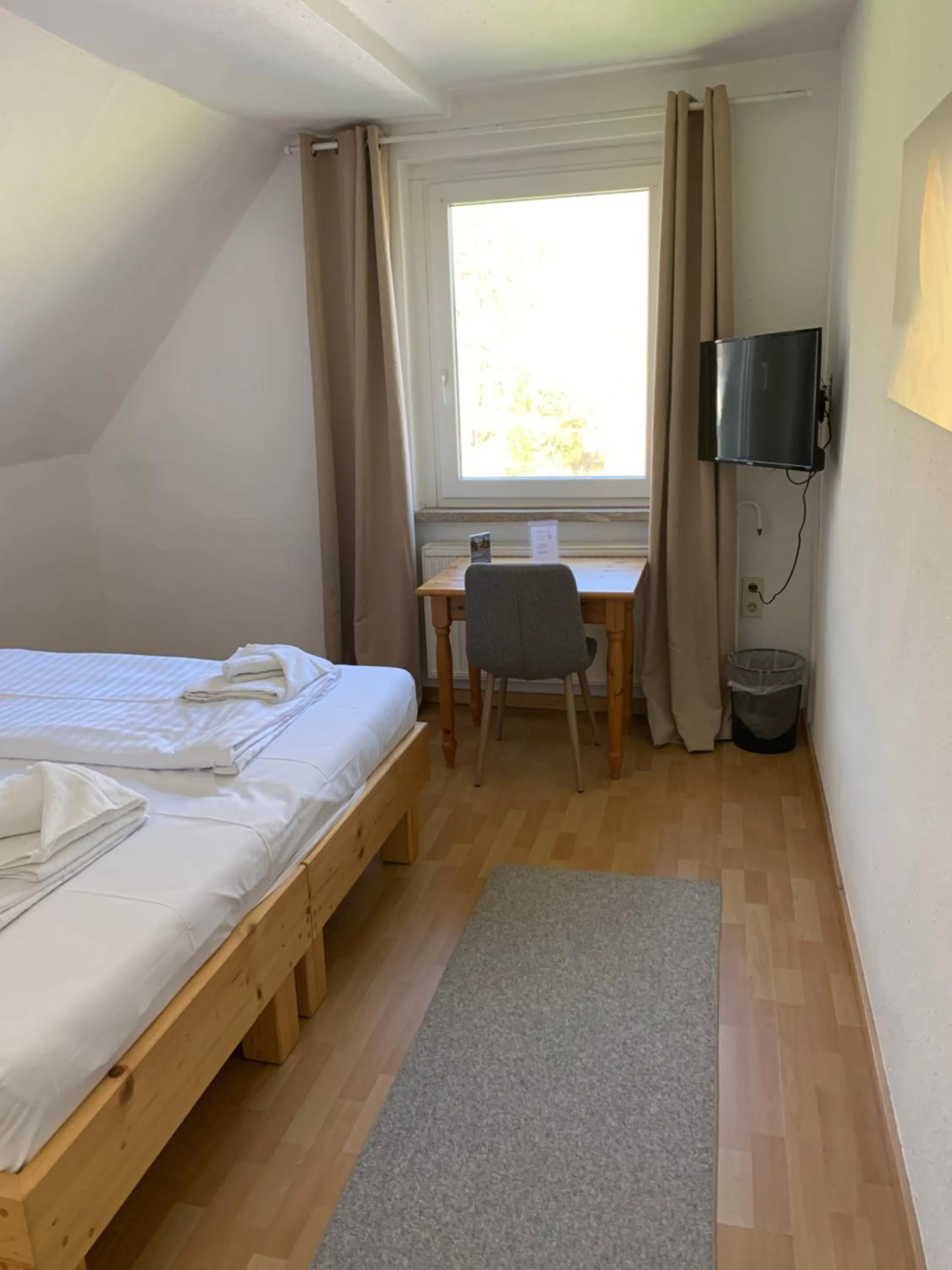 Bedroom, Bed in Landhotel Cafe Prälank