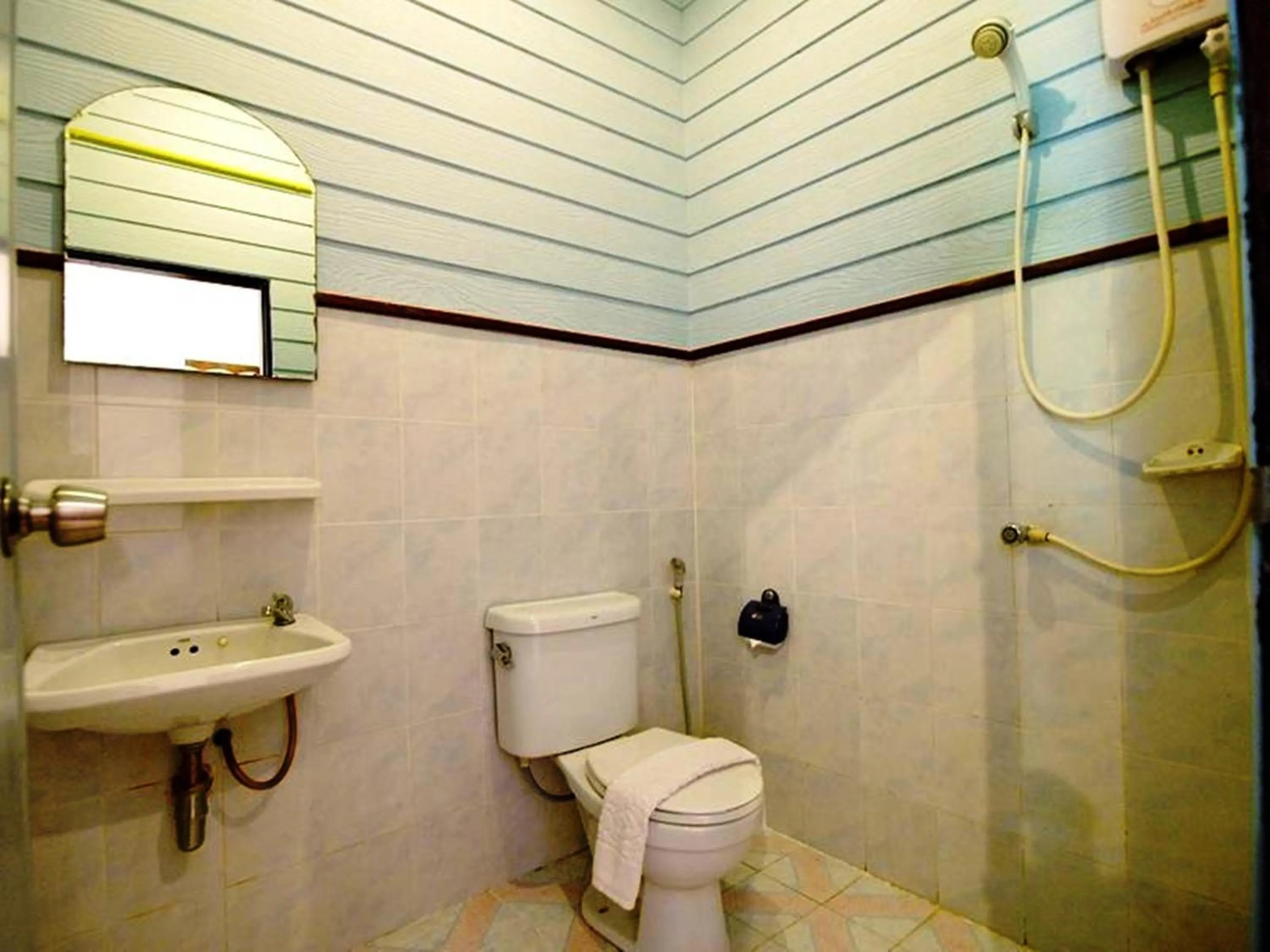 Bathroom in Seabreeze Hotel Kohchang