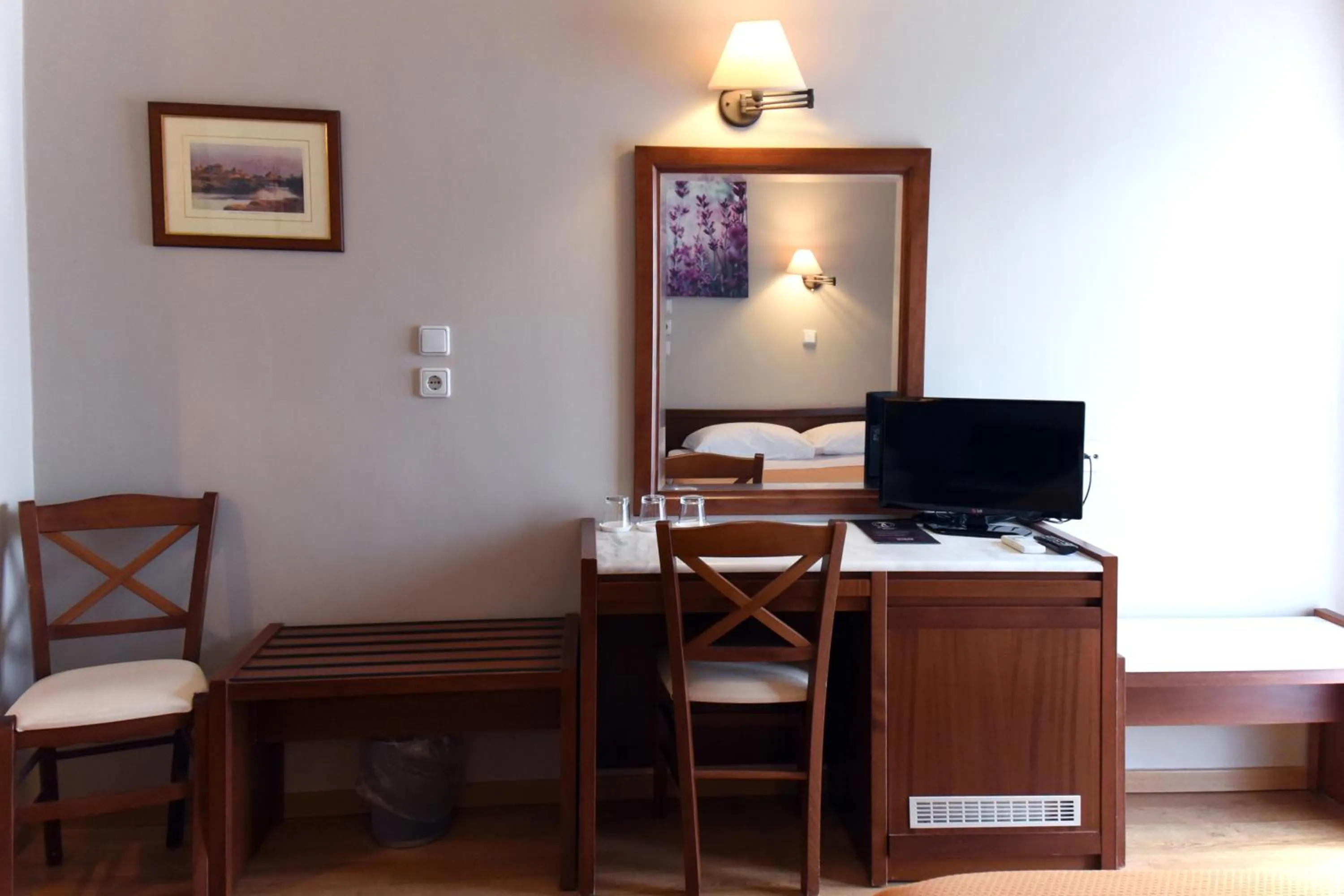 Photo of the whole room in Hotel Achillion