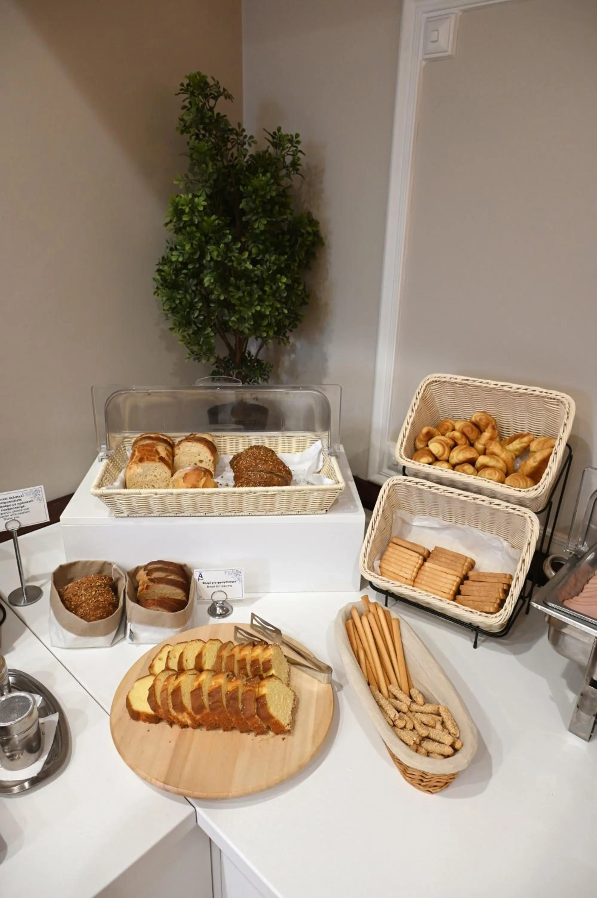 Food and drinks in Hotel Achillion