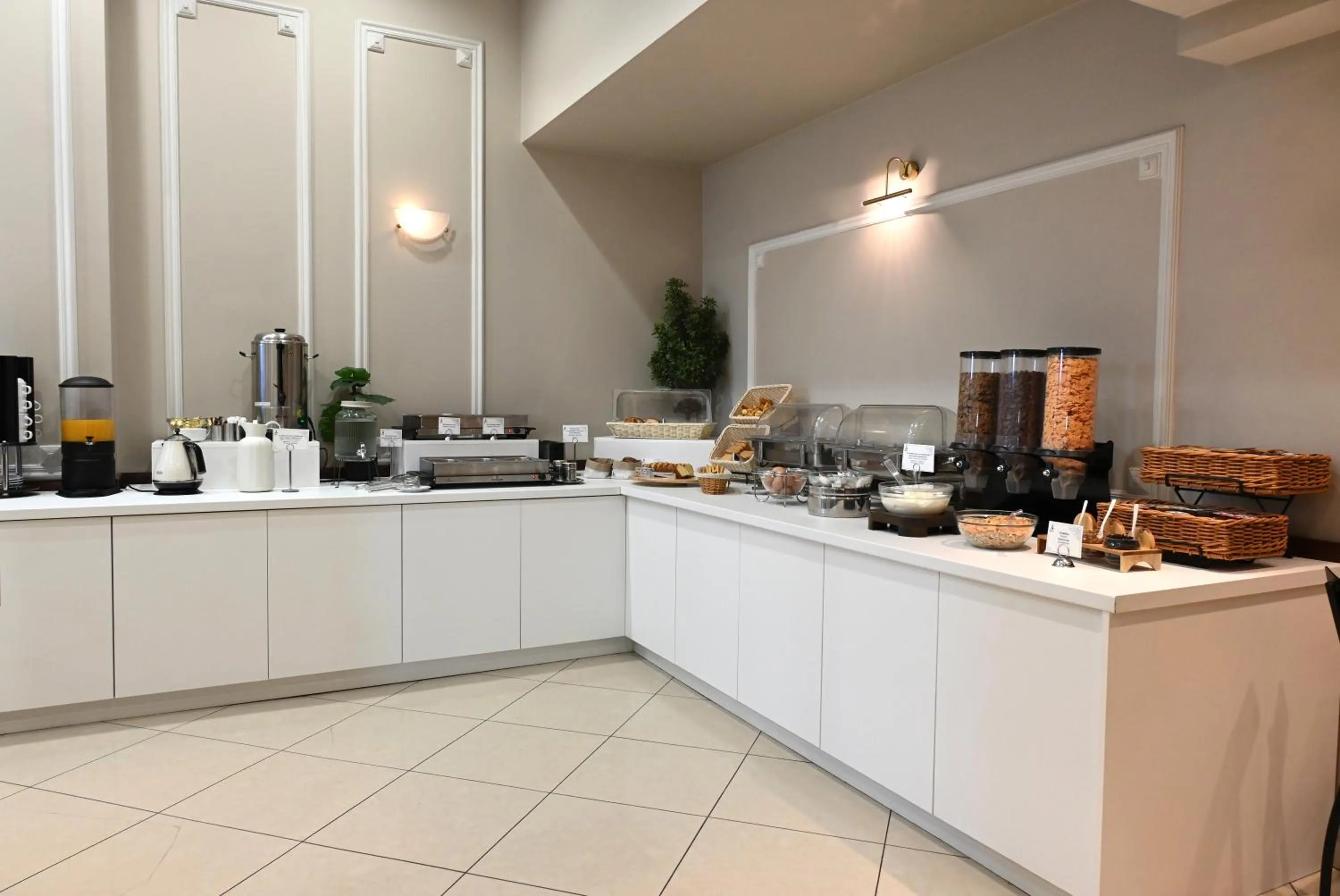 Breakfast in Hotel Achillion