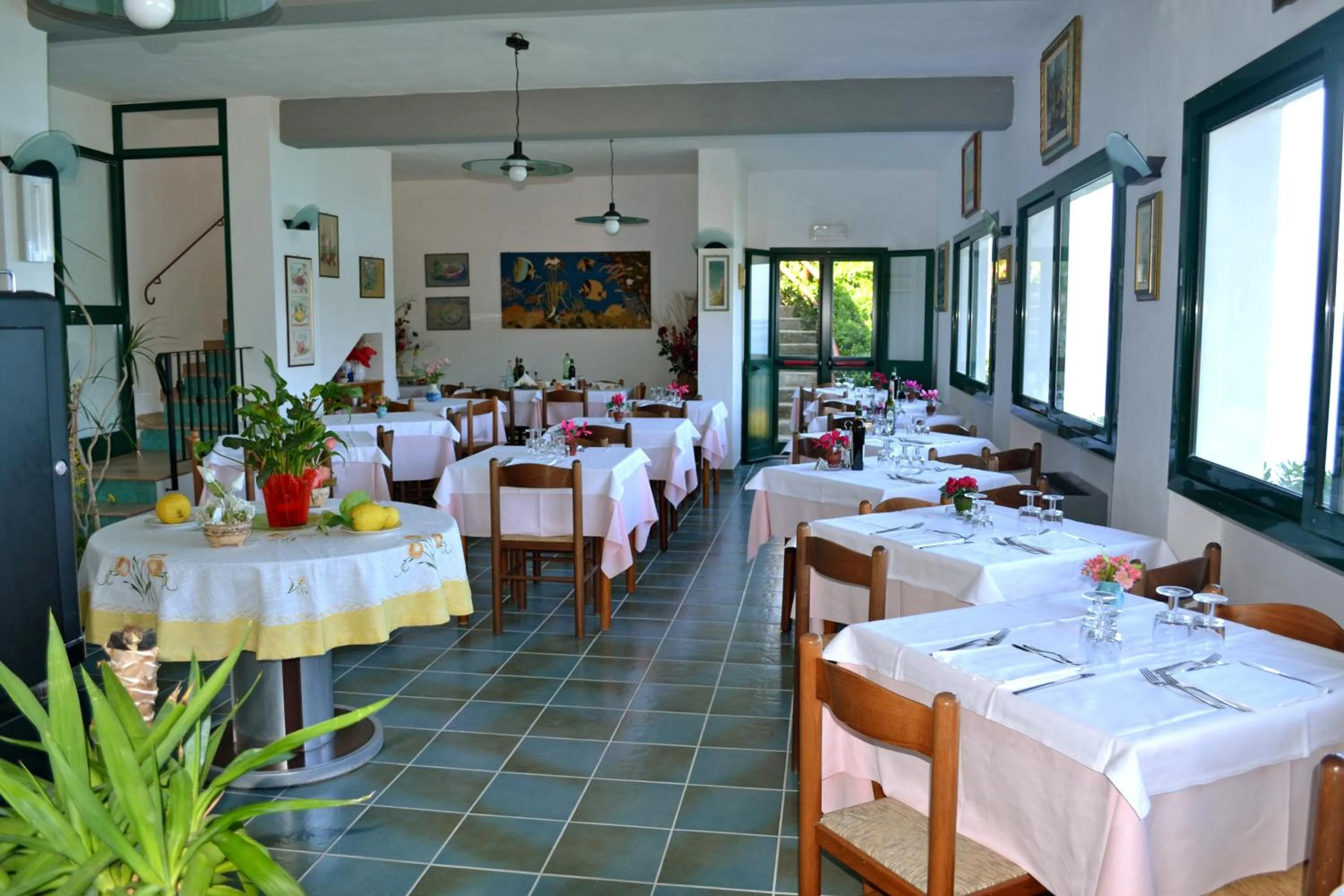 Restaurant/places to eat in Hotel Scoglio Bianco