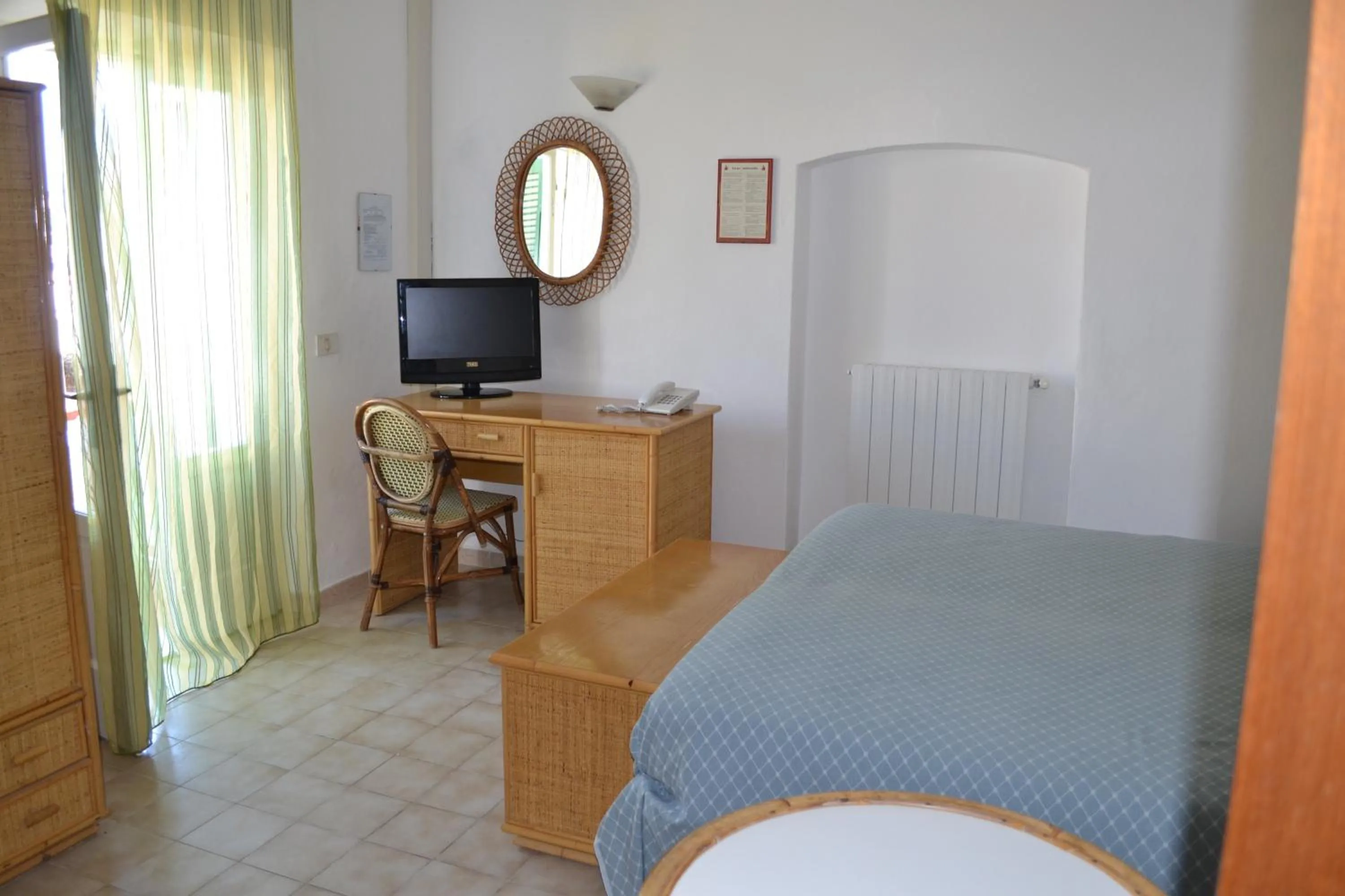 Photo of the whole room, Bed in Hotel Scoglio Bianco