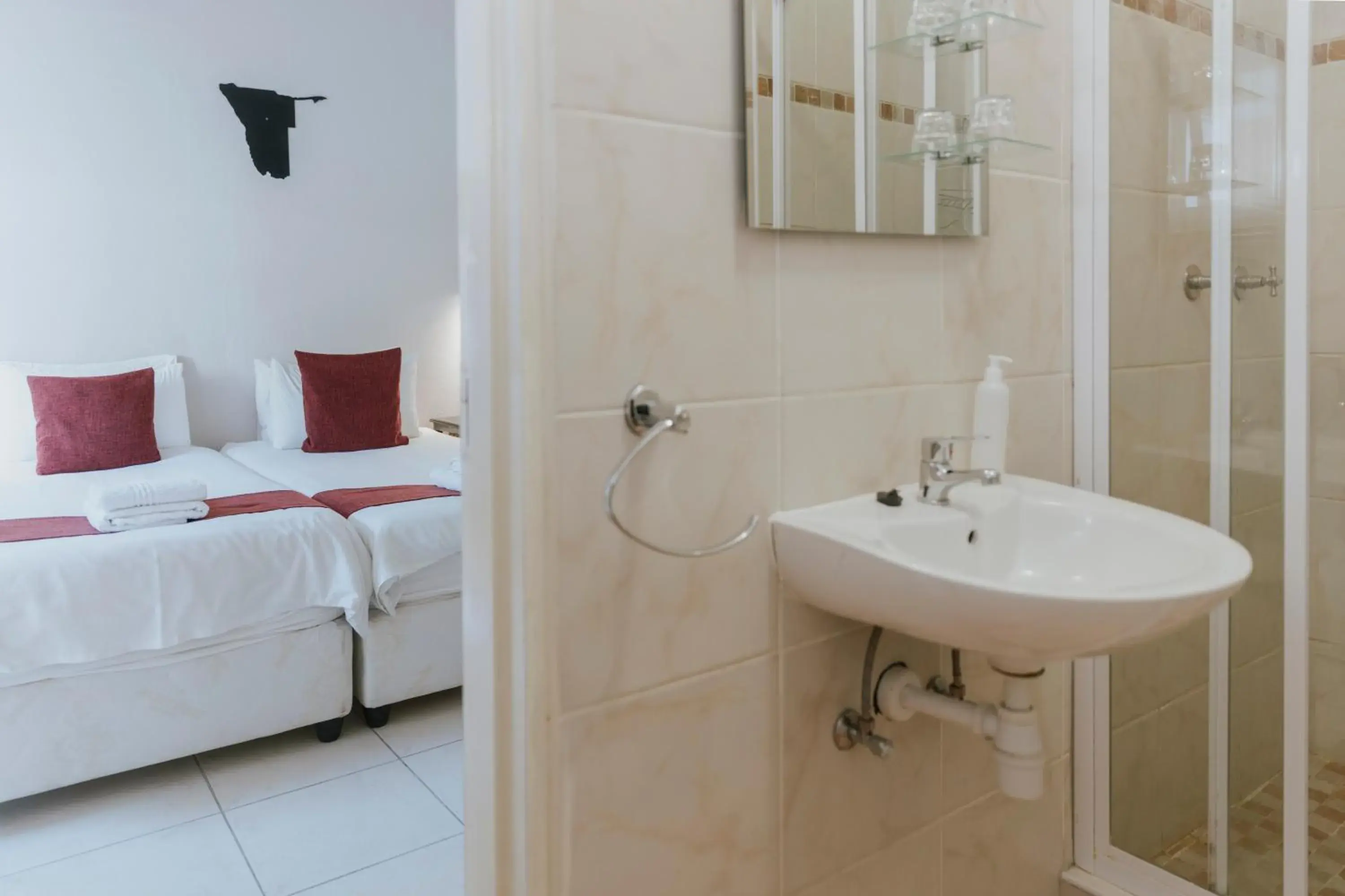 Bathroom, Bed in Hotel Uhland Bathroom, Bed in Hotel Uhland