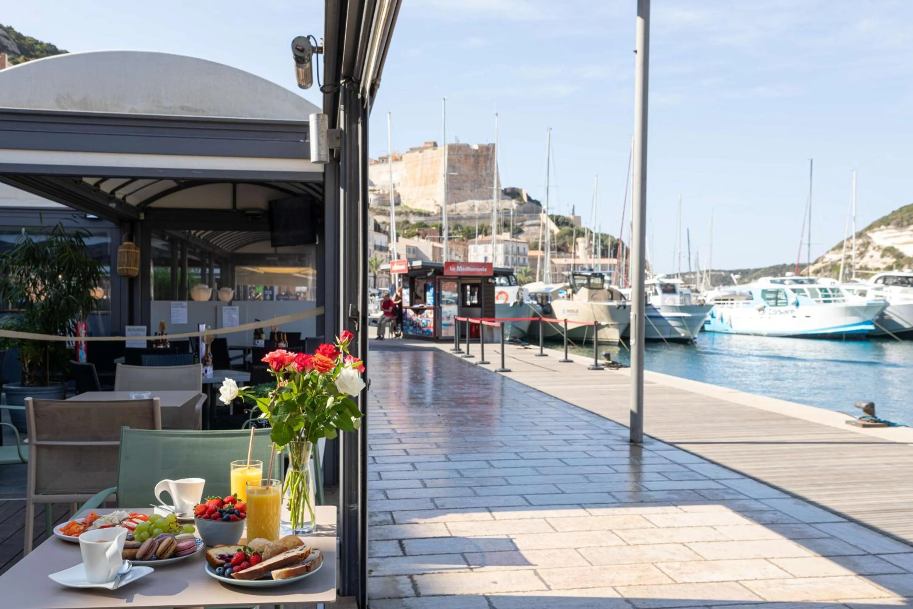 Lounge or bar in Best Western Hotel du Roy d'Aragon
