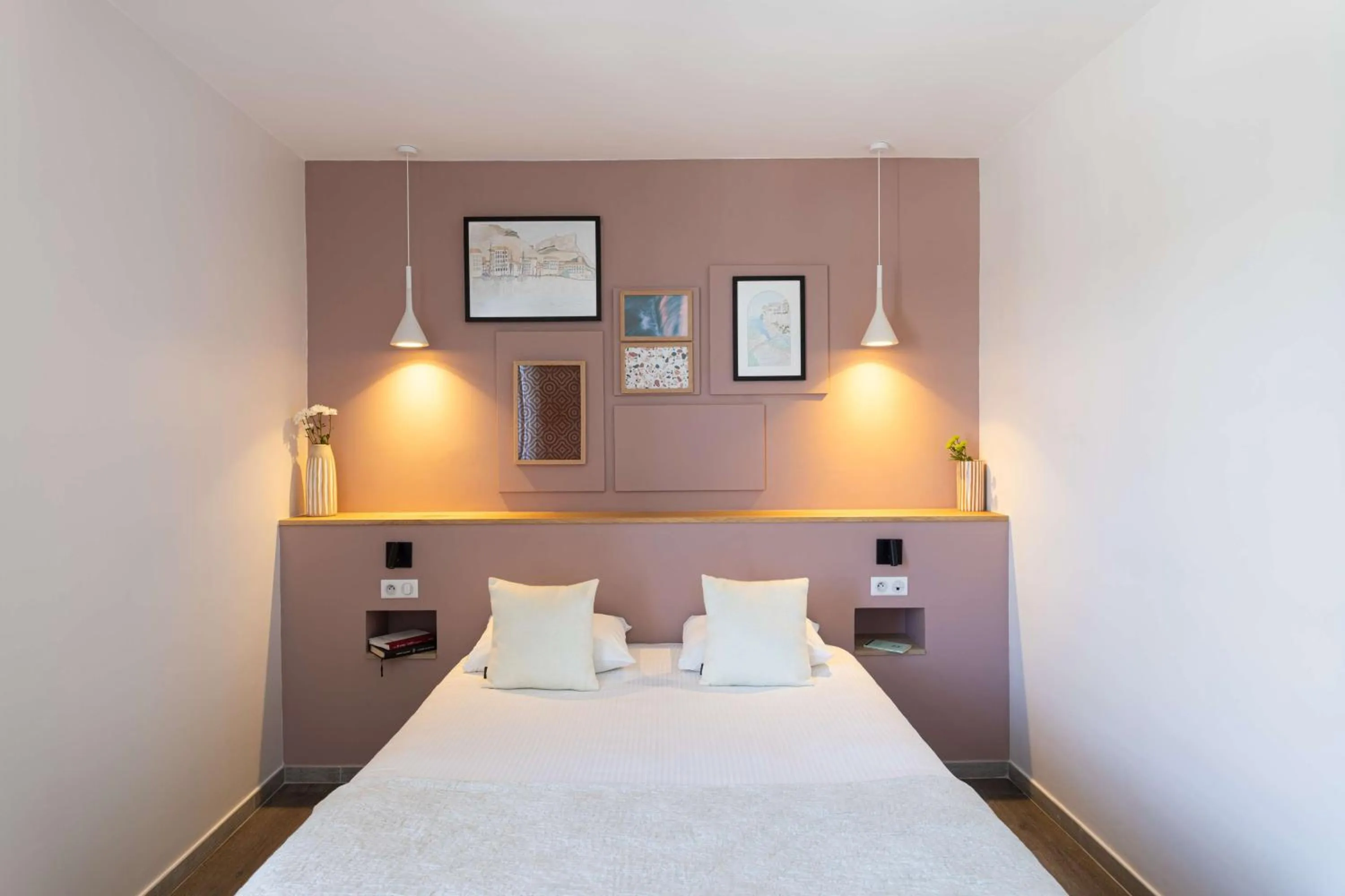 Bedroom, Bed in Best Western Hotel du Roy d'Aragon