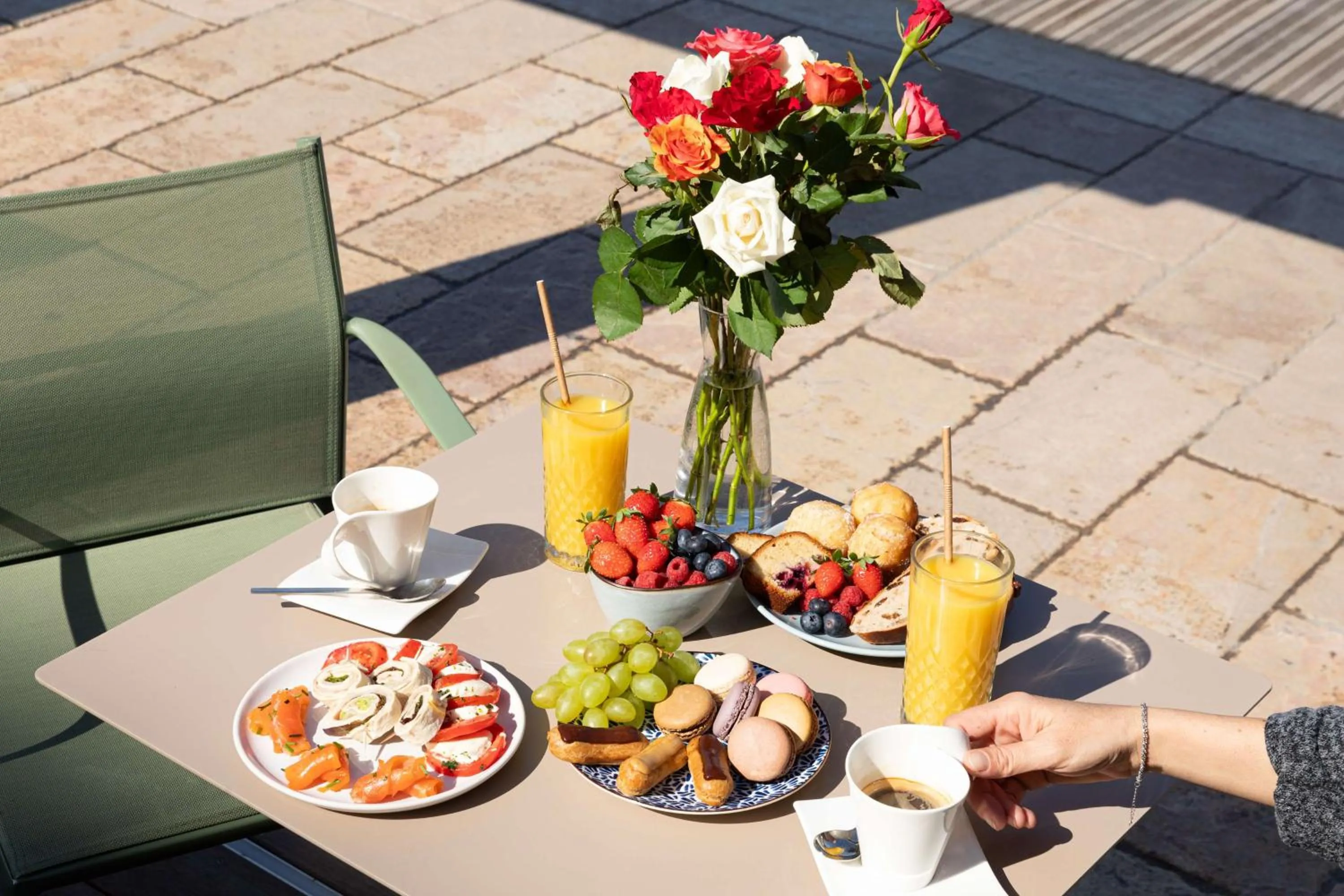 Food and drinks in Best Western Hotel du Roy d'Aragon