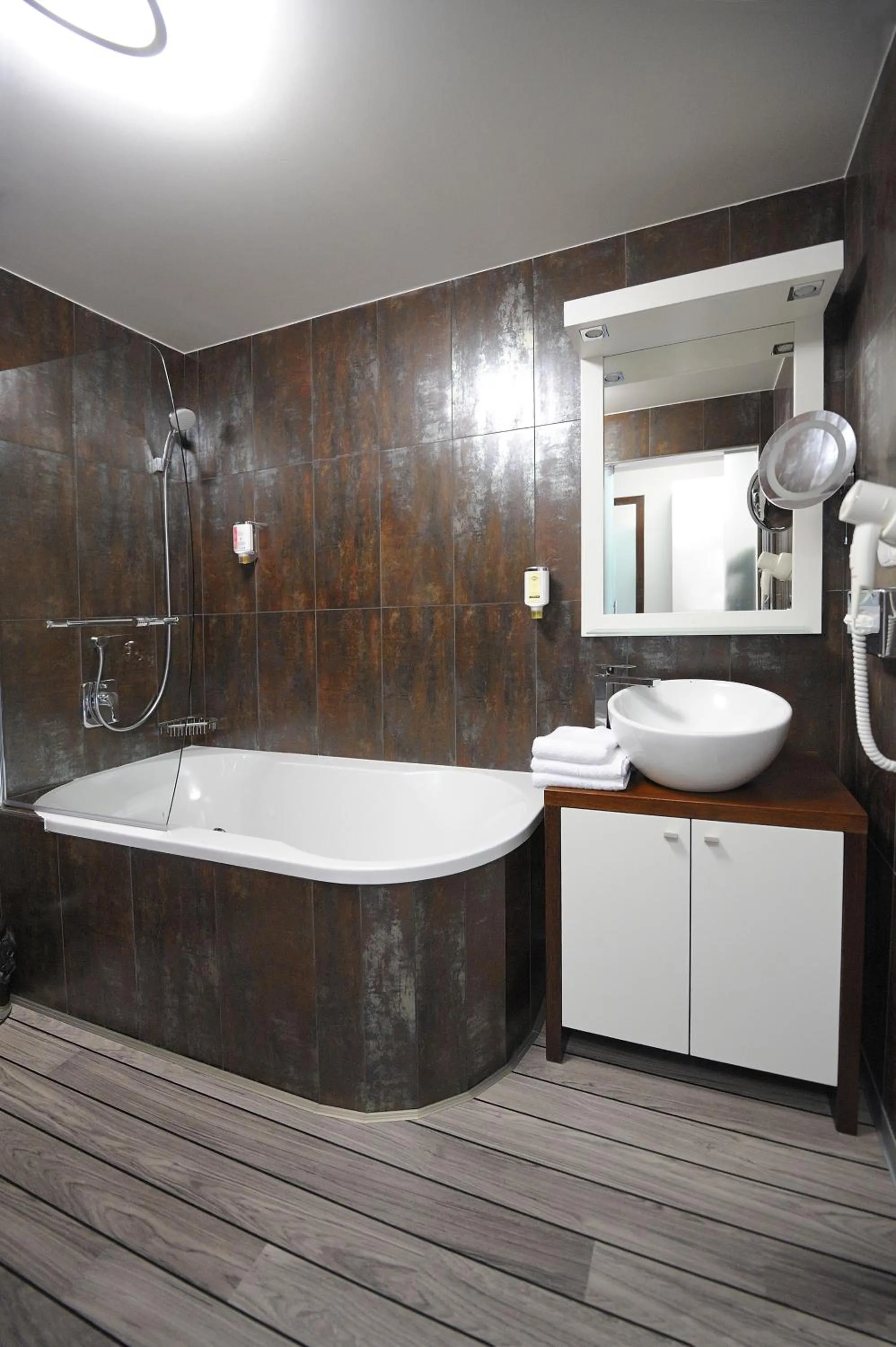 Bathroom in Caramell