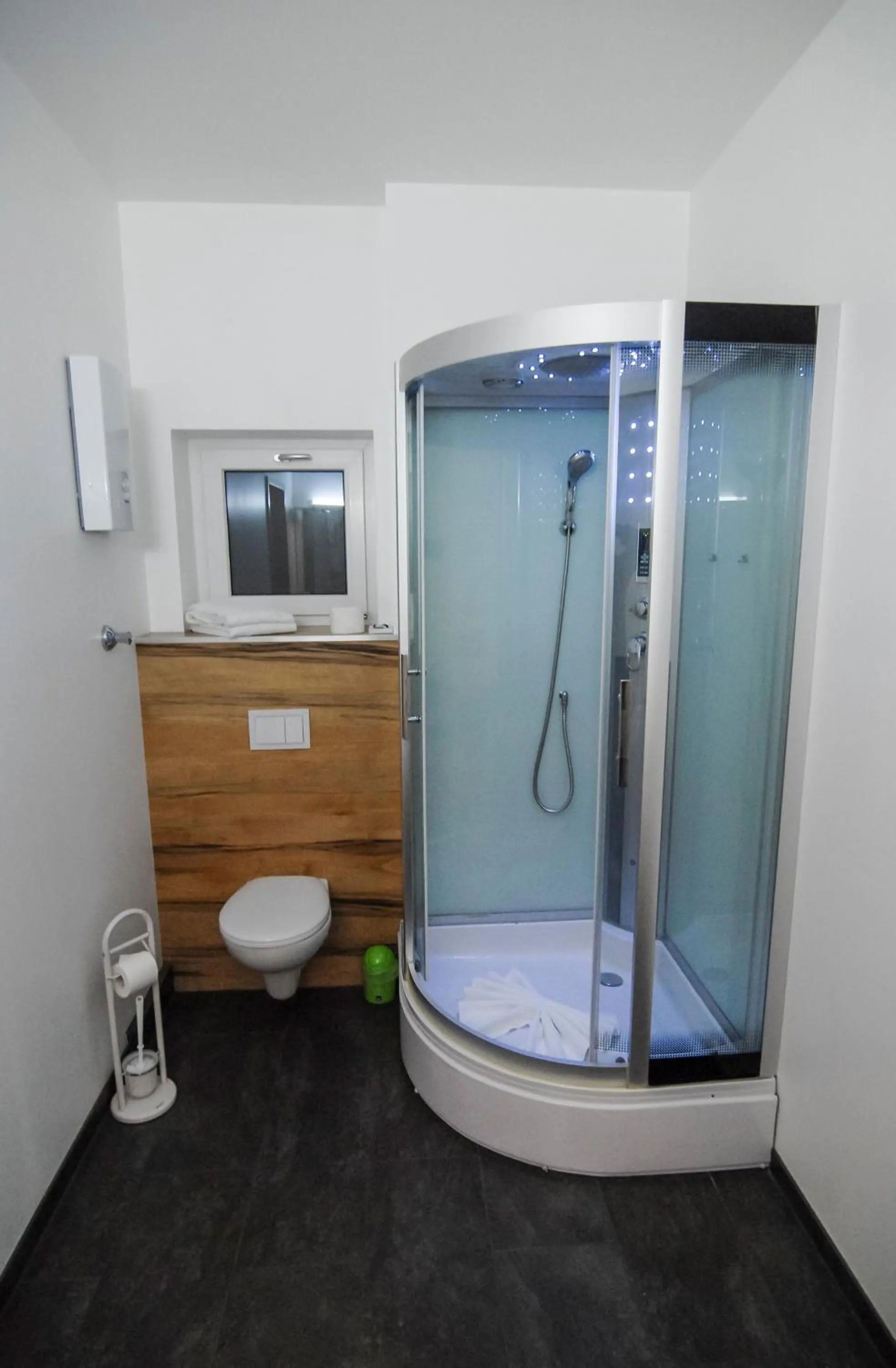 Shower in Petul Apart Hotel Am Ruhrbogen