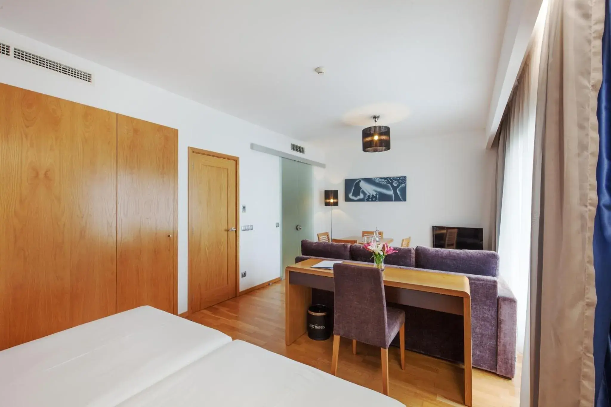 Communal lounge/ TV room, Bed in Lux Fatima Park - Hotel, Suites & Residence Communal lounge/ TV room, Bed in Lux Fatima Park - Hotel, Suites & Residence