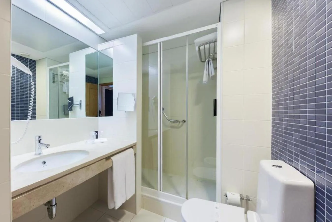 Bathroom in Lux Fatima Park - Hotel, Suites & Residence