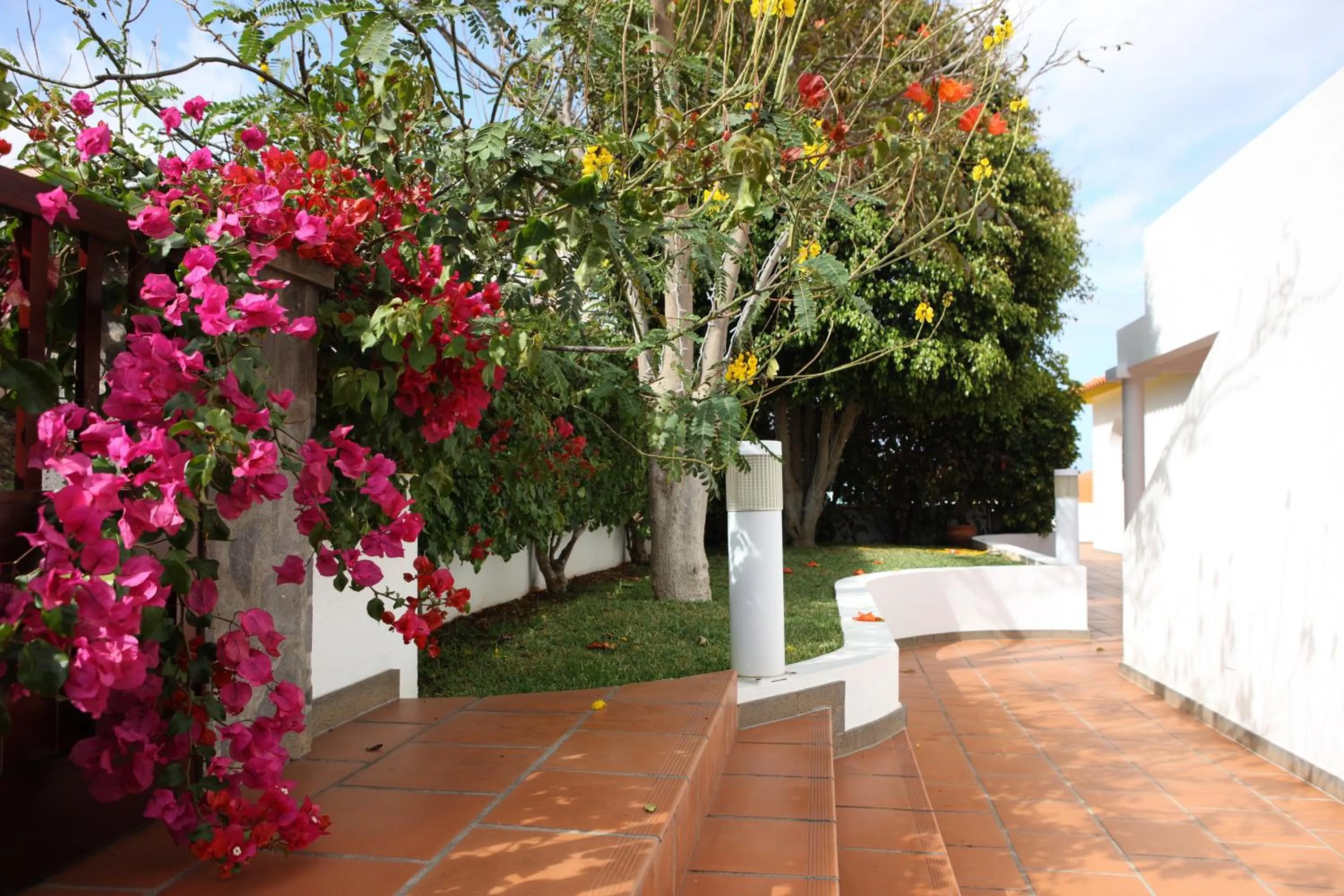 Lobby or reception in Canico Bay Apartments