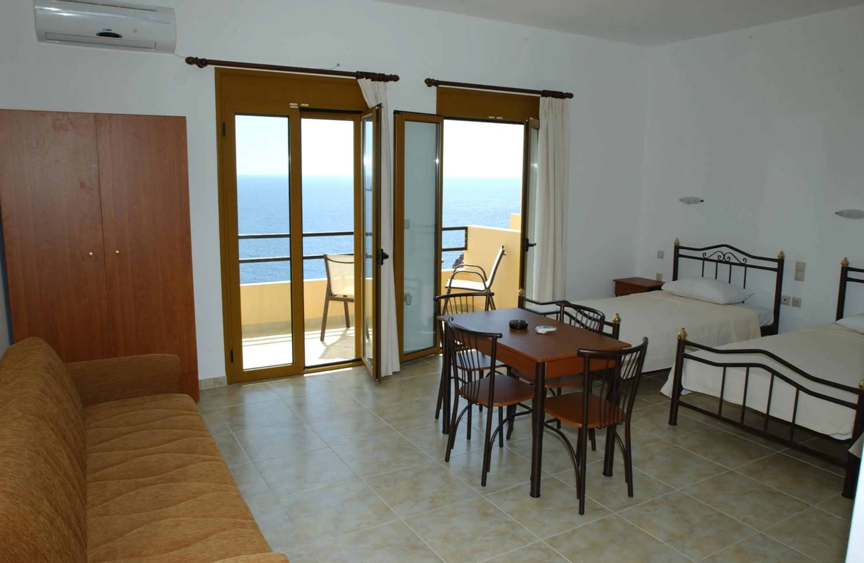 Photo of the whole room in Sfinias Apartments