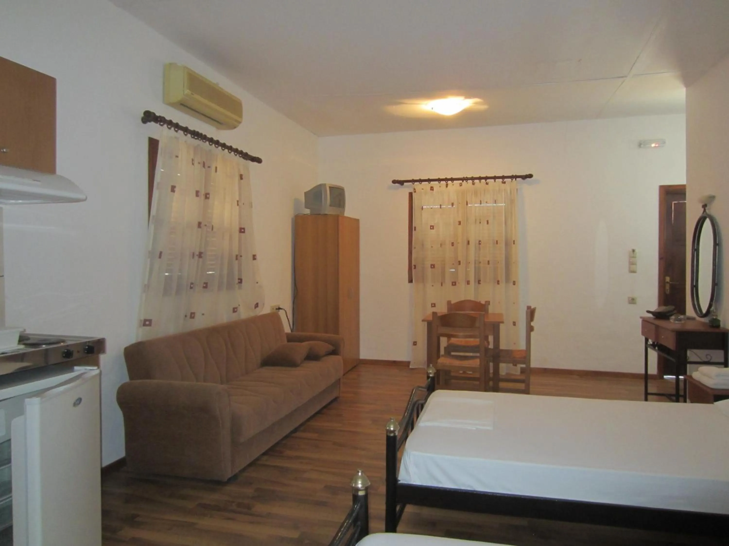 Photo of the whole room, Bed in Sfinias Apartments