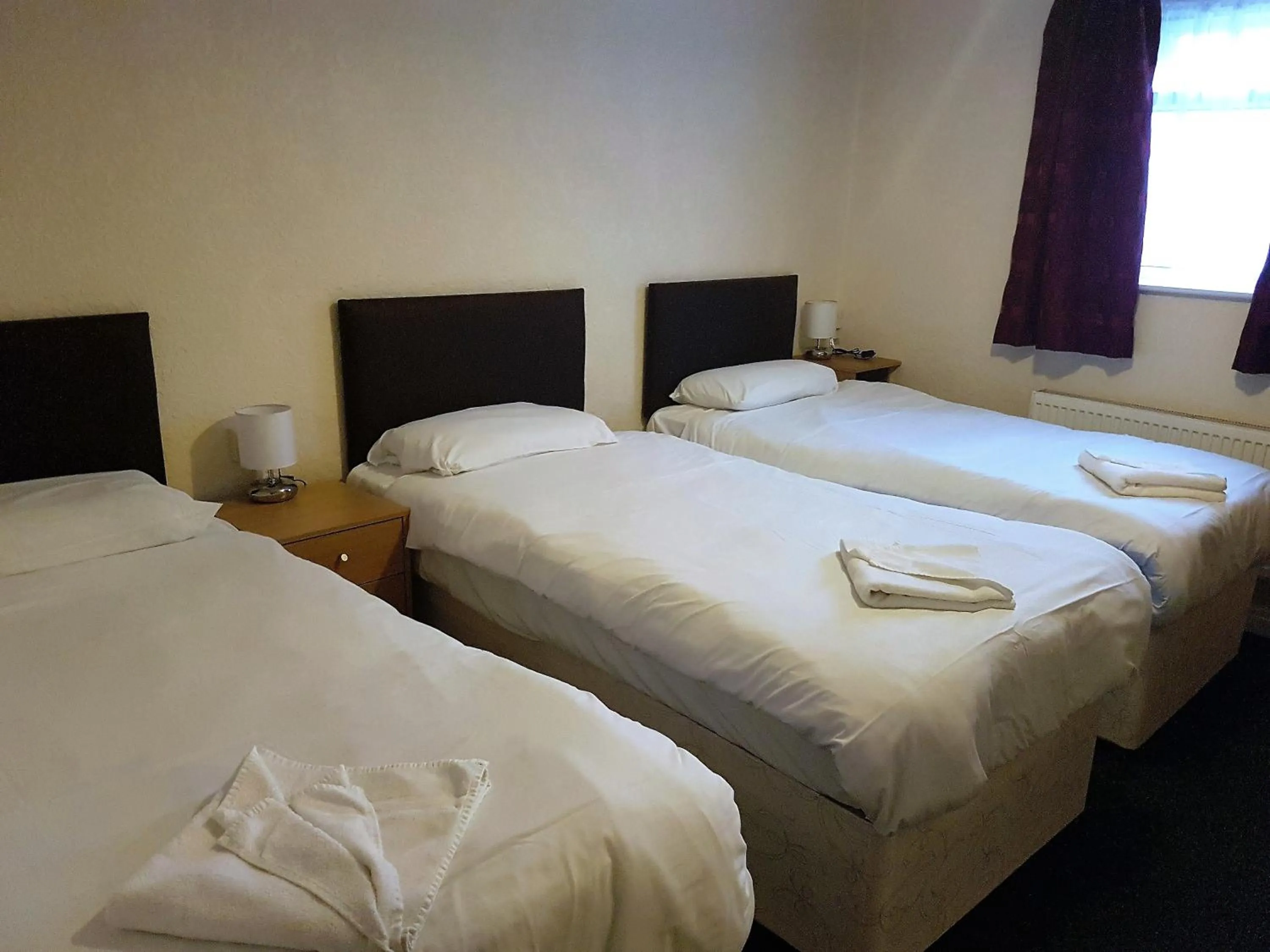 Bathroom, Bed in The Mercury