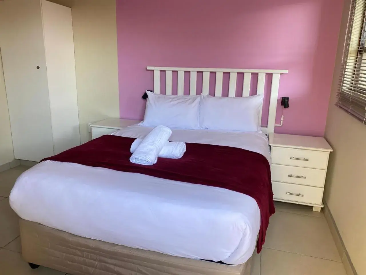 Photo of the whole room, Bed in Emampingeni lodge Photo of the whole room, Bed in Emampingeni lodge