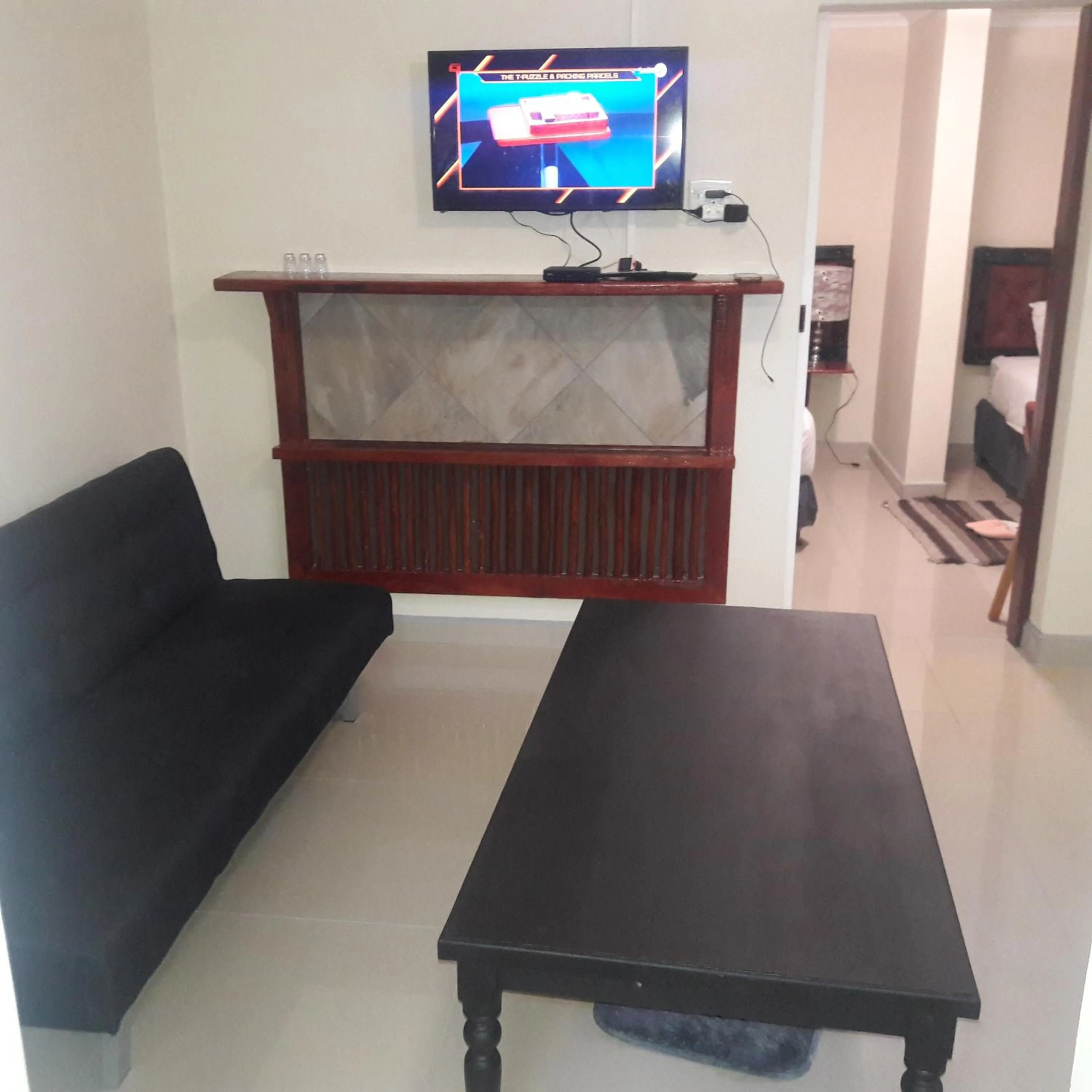 Communal lounge/ TV room in Emampingeni lodge