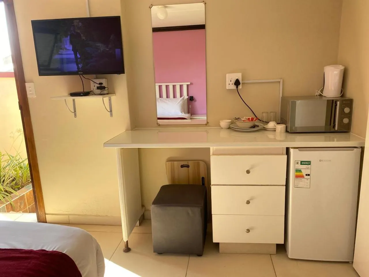 TV and multimedia, Bed in Emampingeni lodge