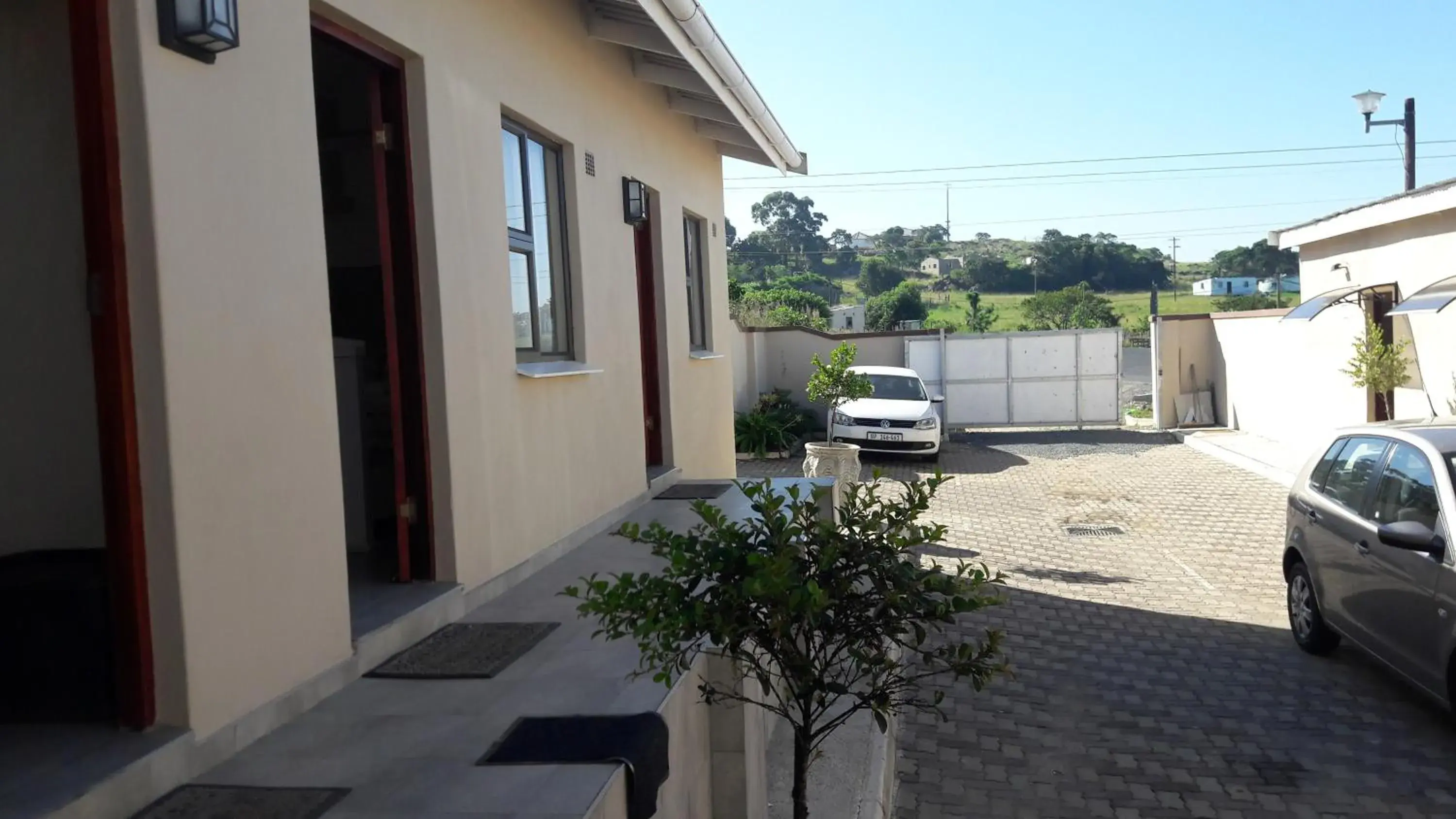 Facade/entrance in Emampingeni lodge Facade/entrance in Emampingeni lodge