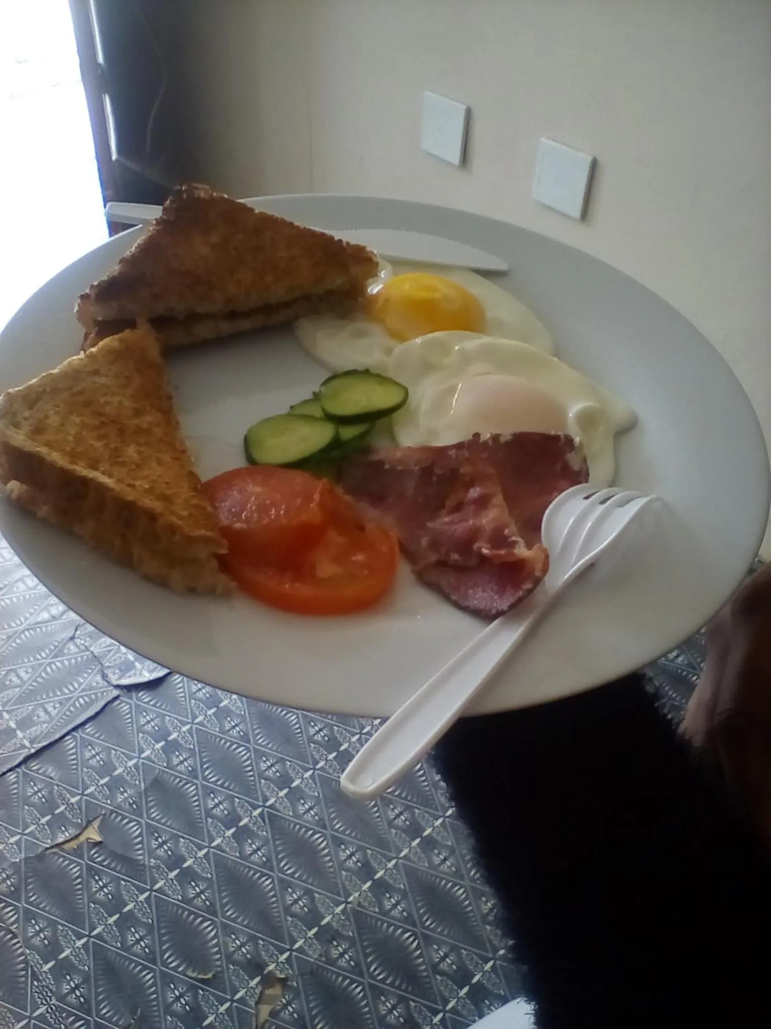 Breakfast in Emampingeni lodge