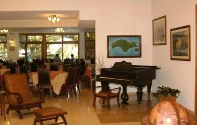 Restaurant/places to eat in Aegeon Hotel