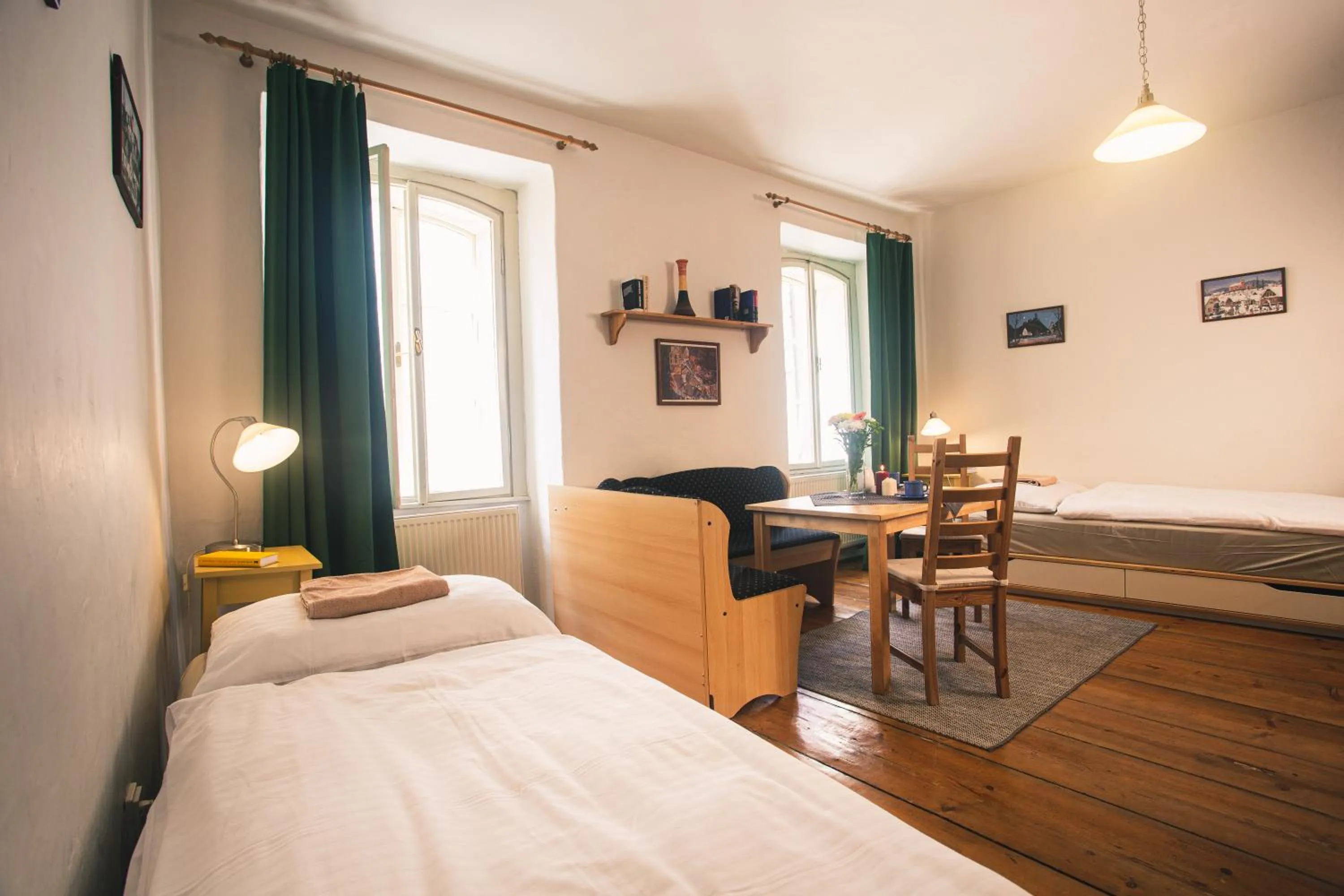 Photo of the whole room, Bed in Downtown Apartments