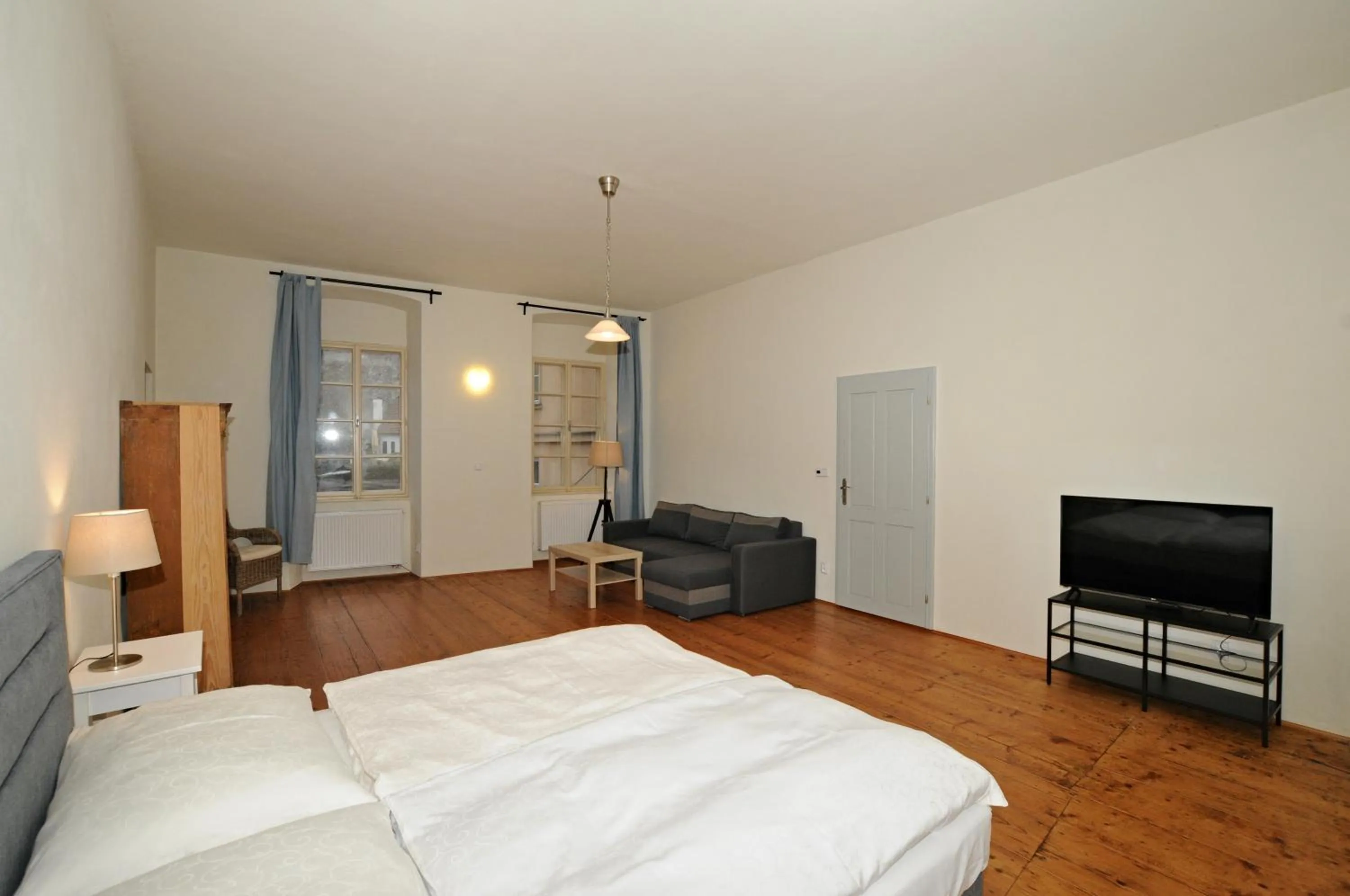 Photo of the whole room, Bed in Downtown Apartments