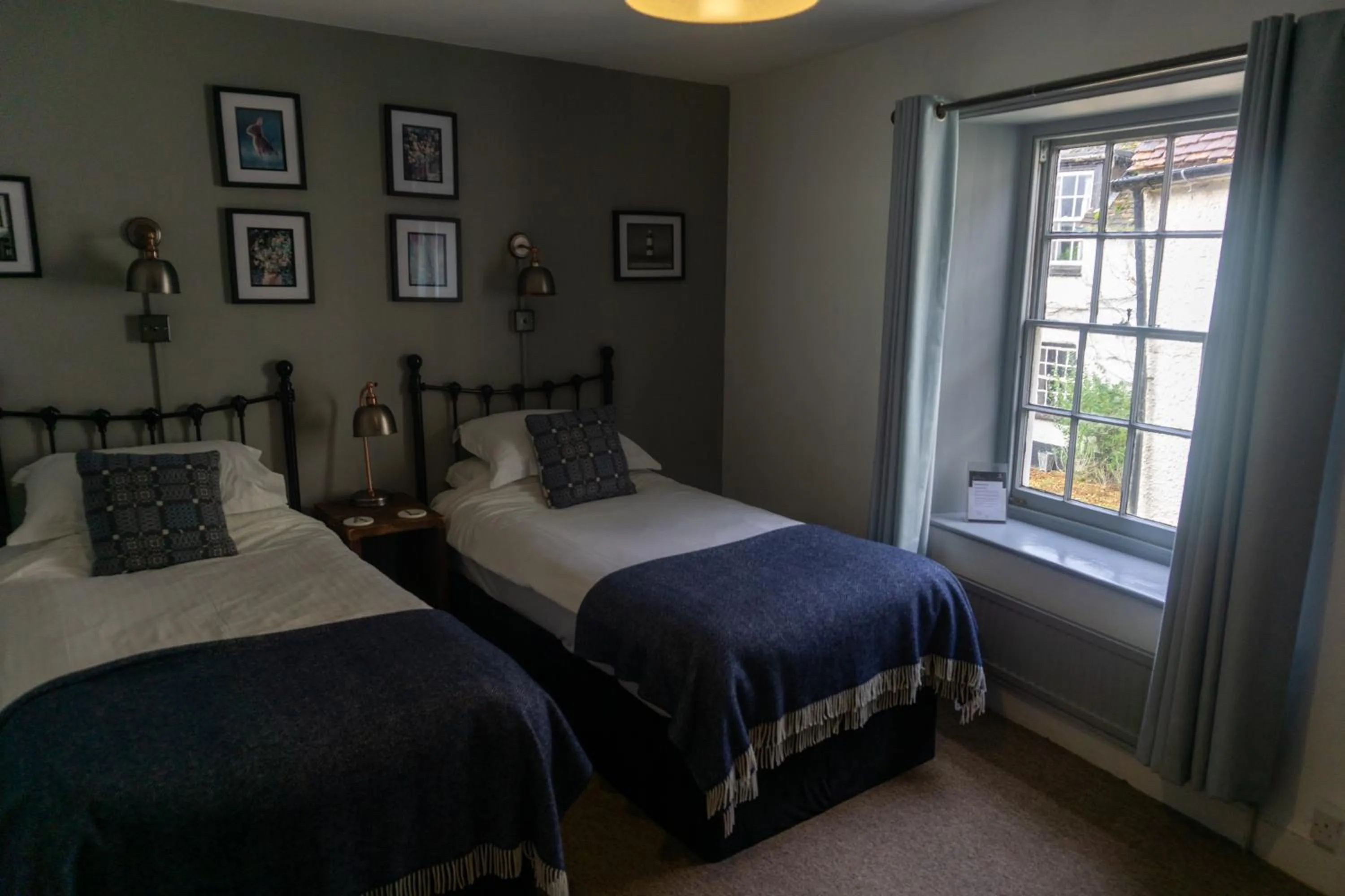 Bed in The Crown Aldbourne