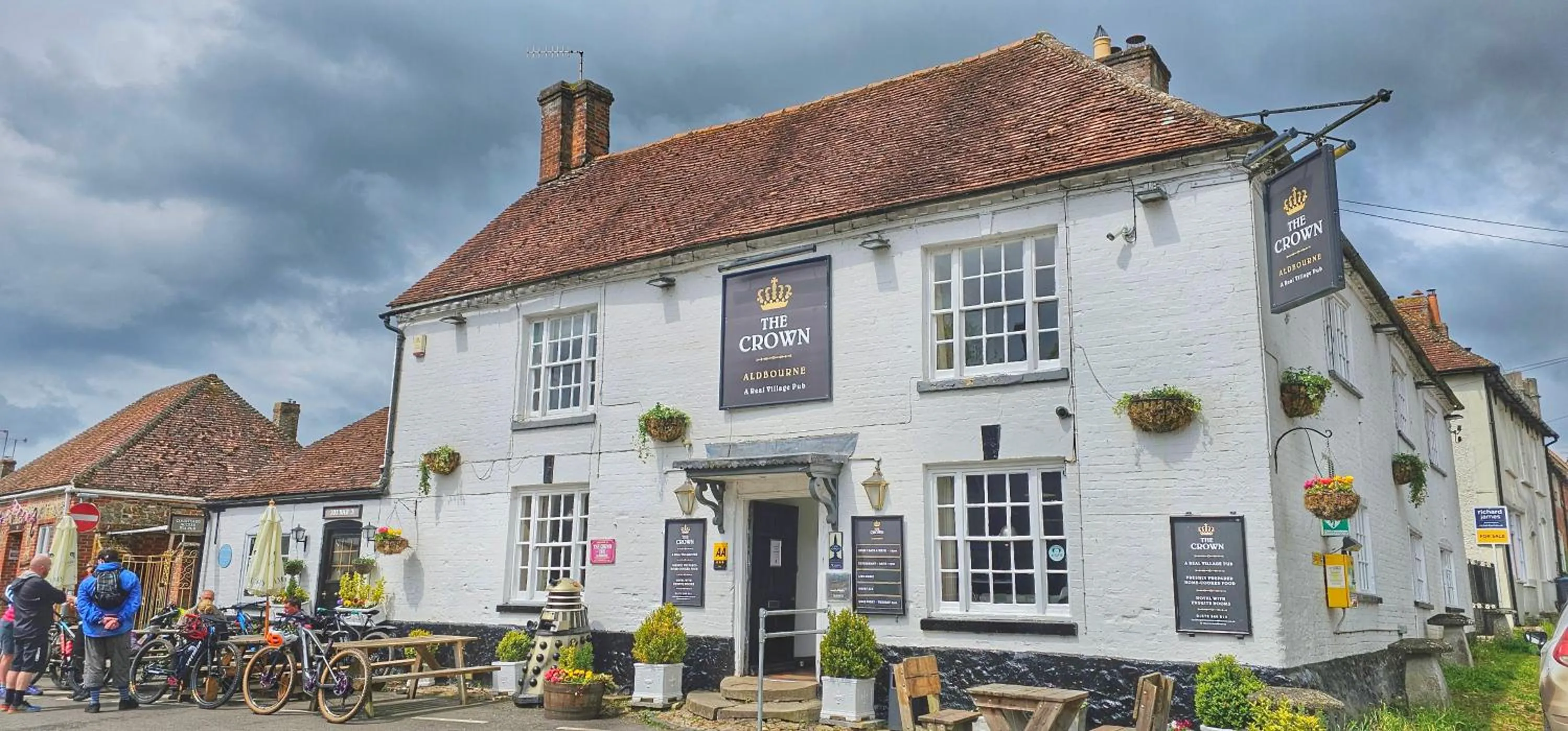 Property building in The Crown Aldbourne