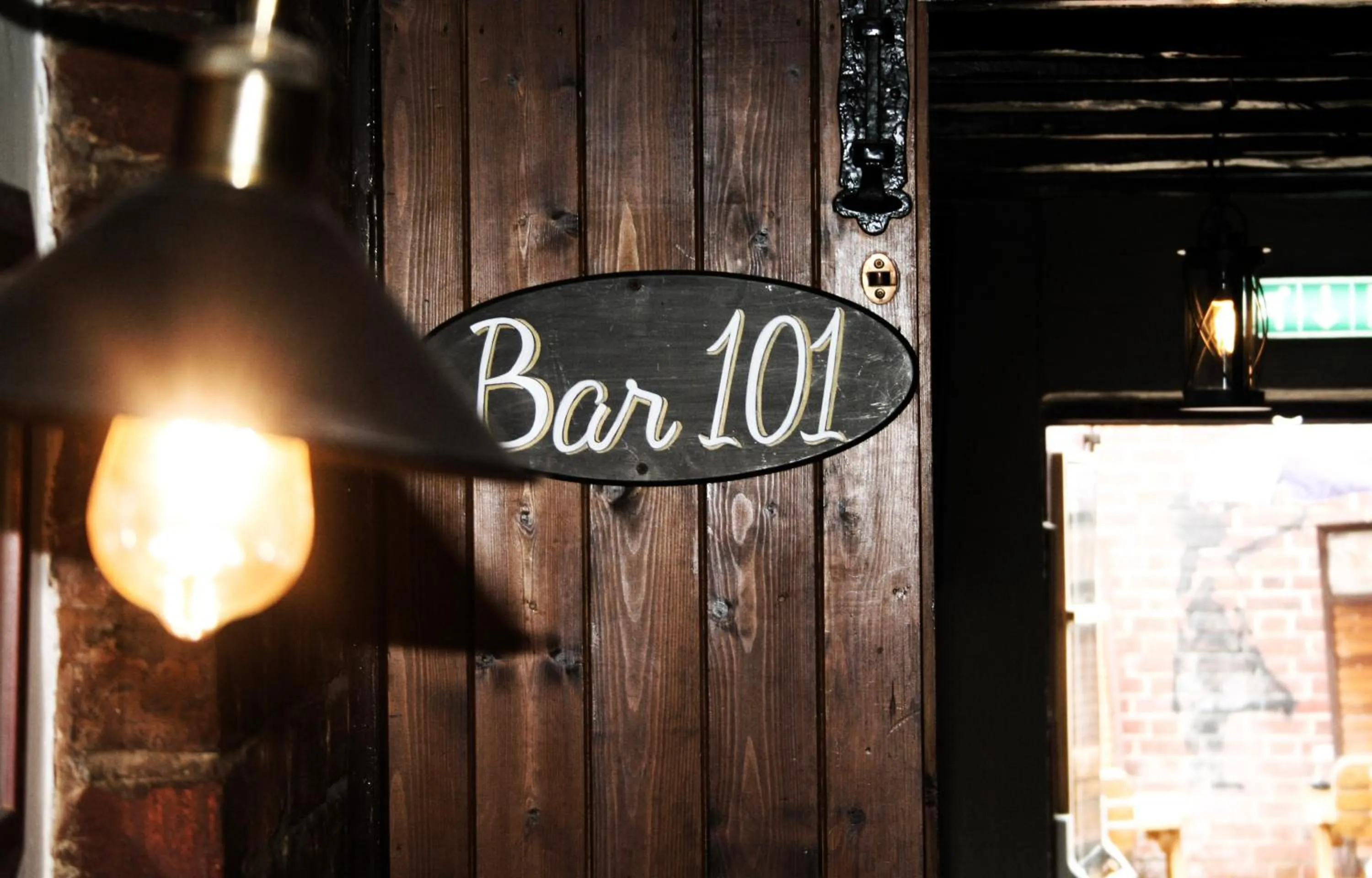 Property building in The Crown Aldbourne