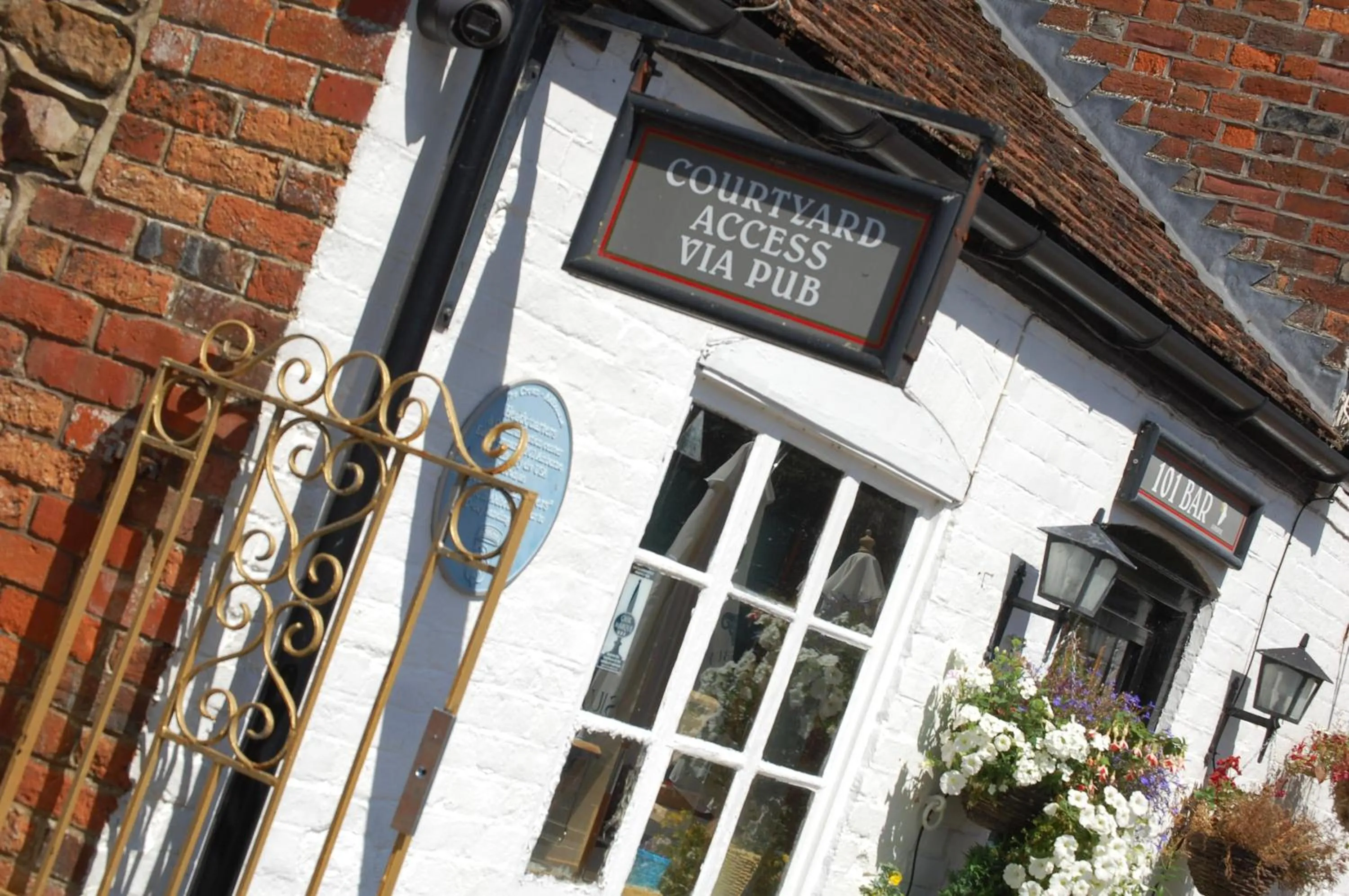 Property building in The Crown Aldbourne