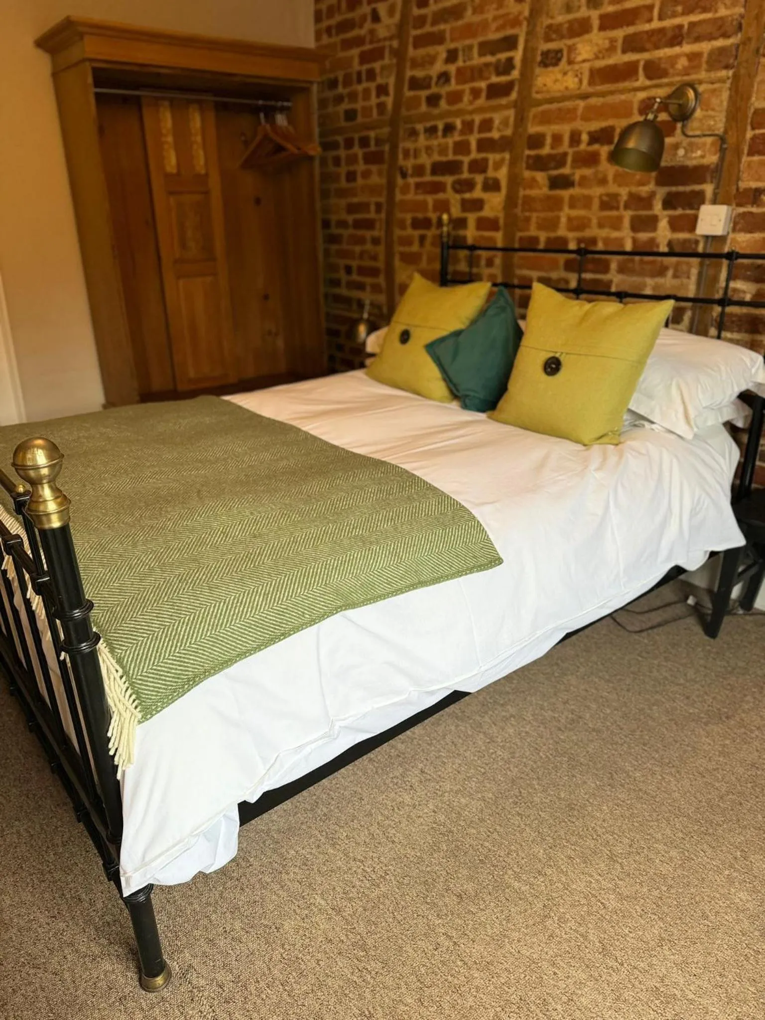 Bed in The Crown Aldbourne