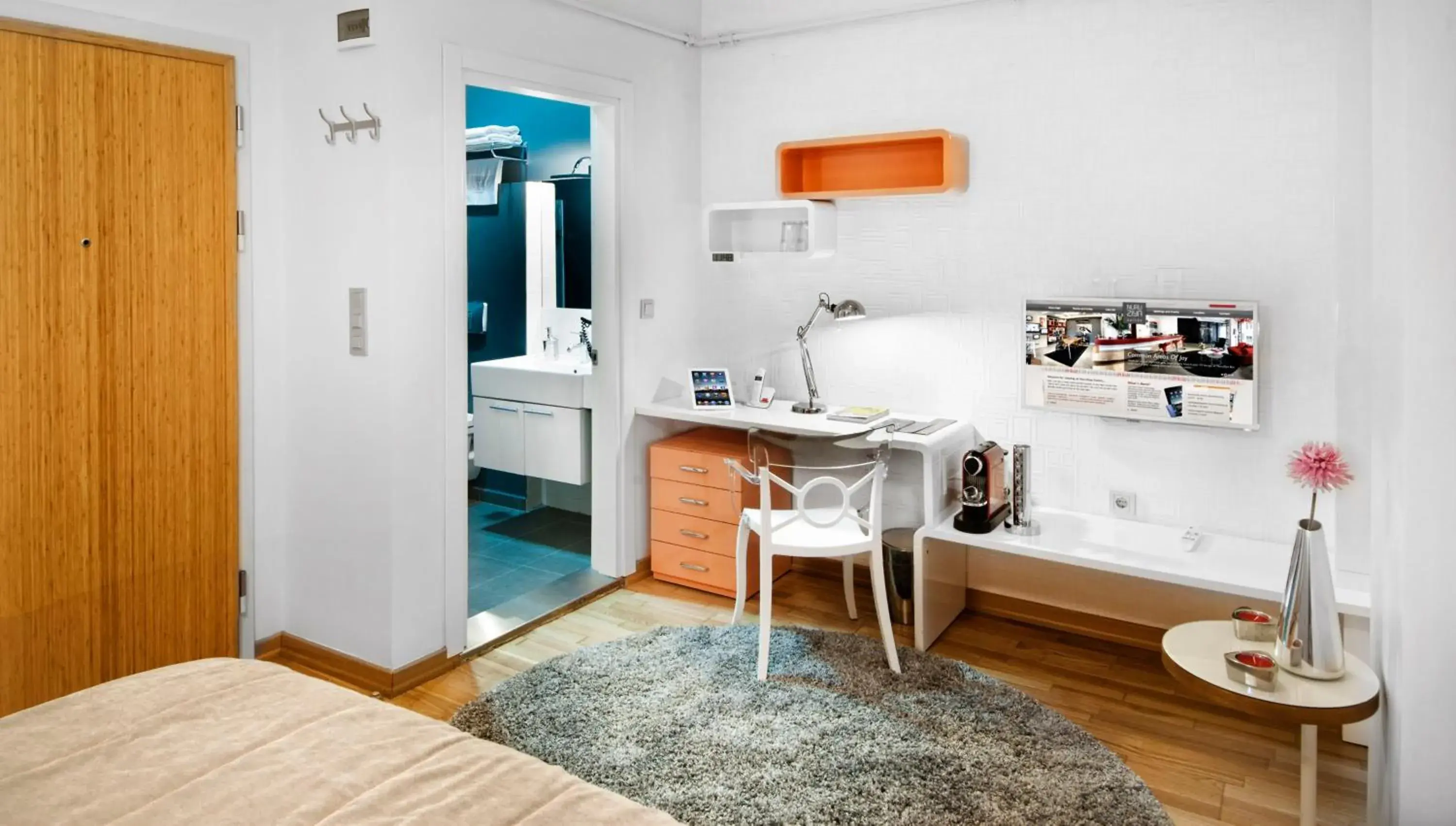 TV and multimedia, Bed in Nuru Ziya Residences TV and multimedia, Bed in Nuru Ziya Residences