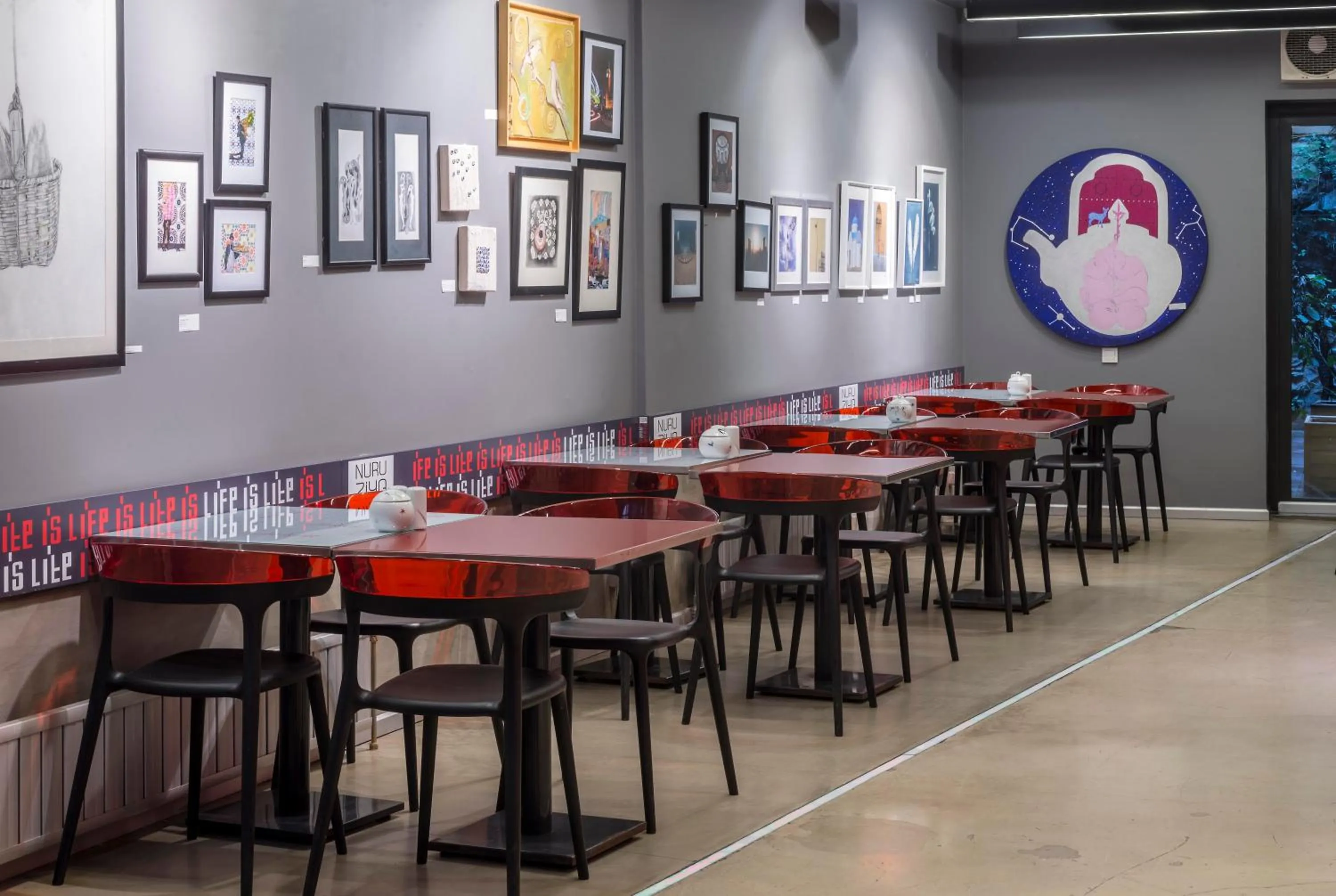 Restaurant/places to eat in Nuru Ziya Residences