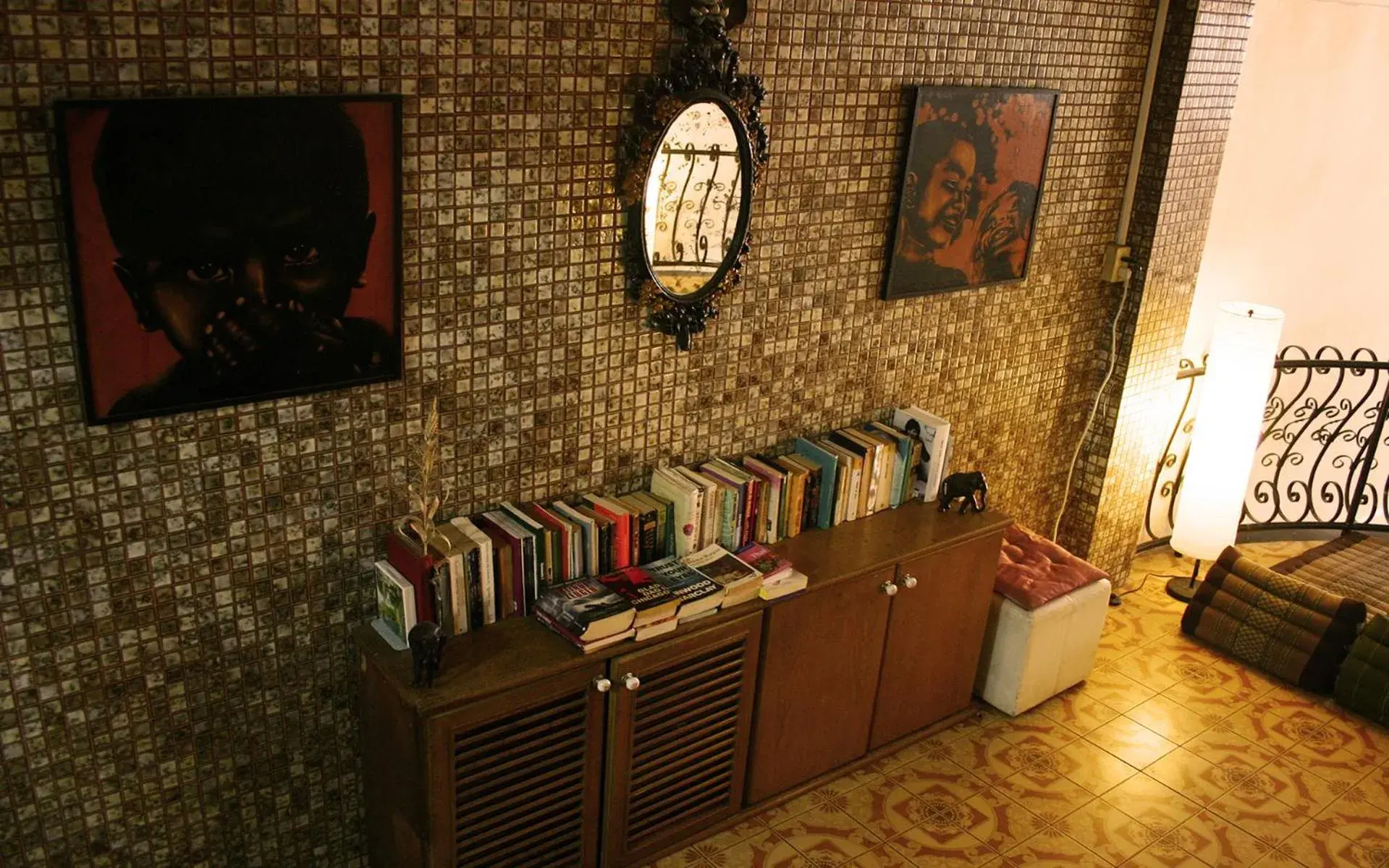 Lounge or bar in Born Free Hostel Lounge or bar in Born Free Hostel