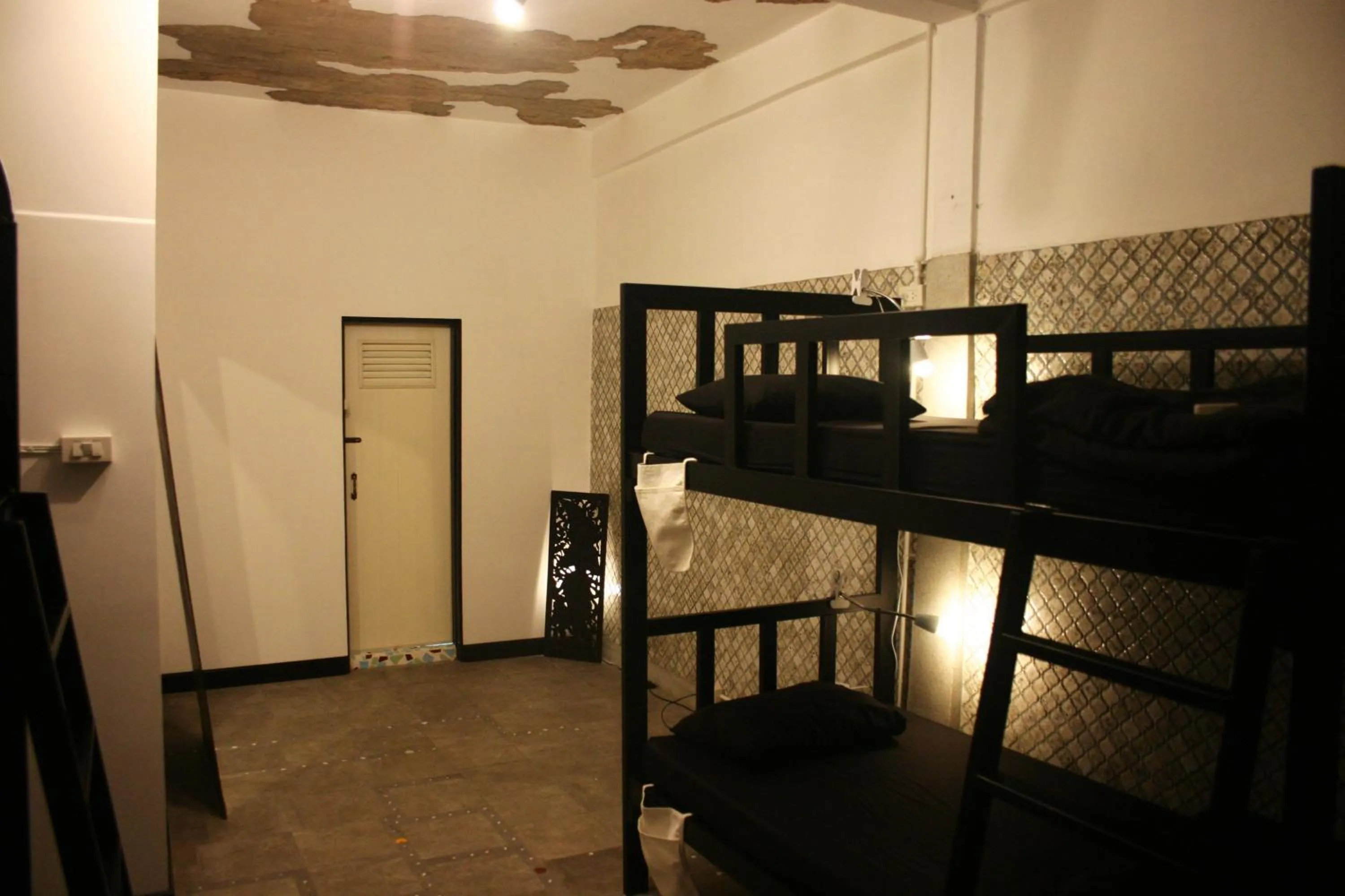 Photo of the whole room, Bed in Born Free Hostel