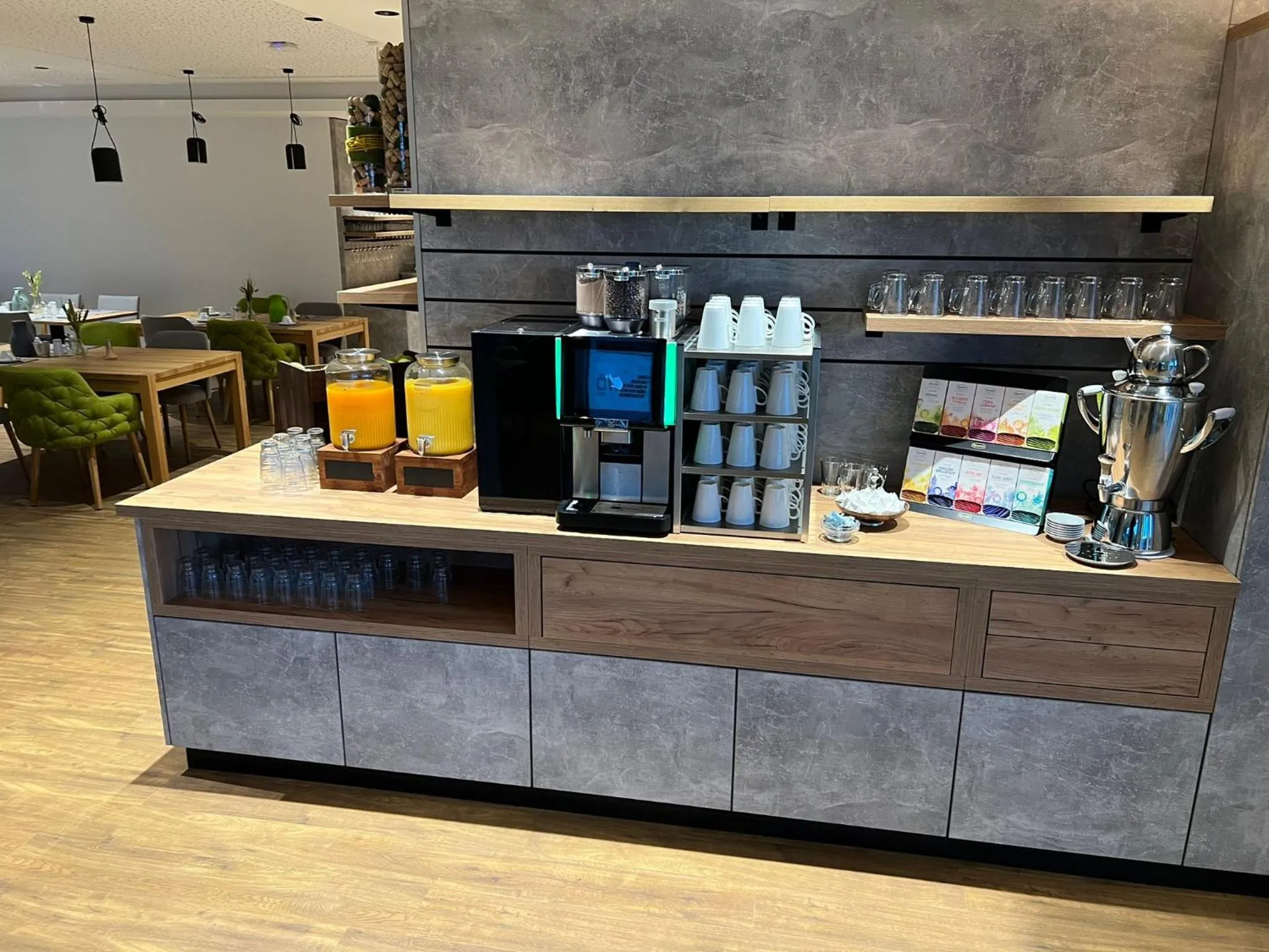 Breakfast in Hotel Knotenpunkt