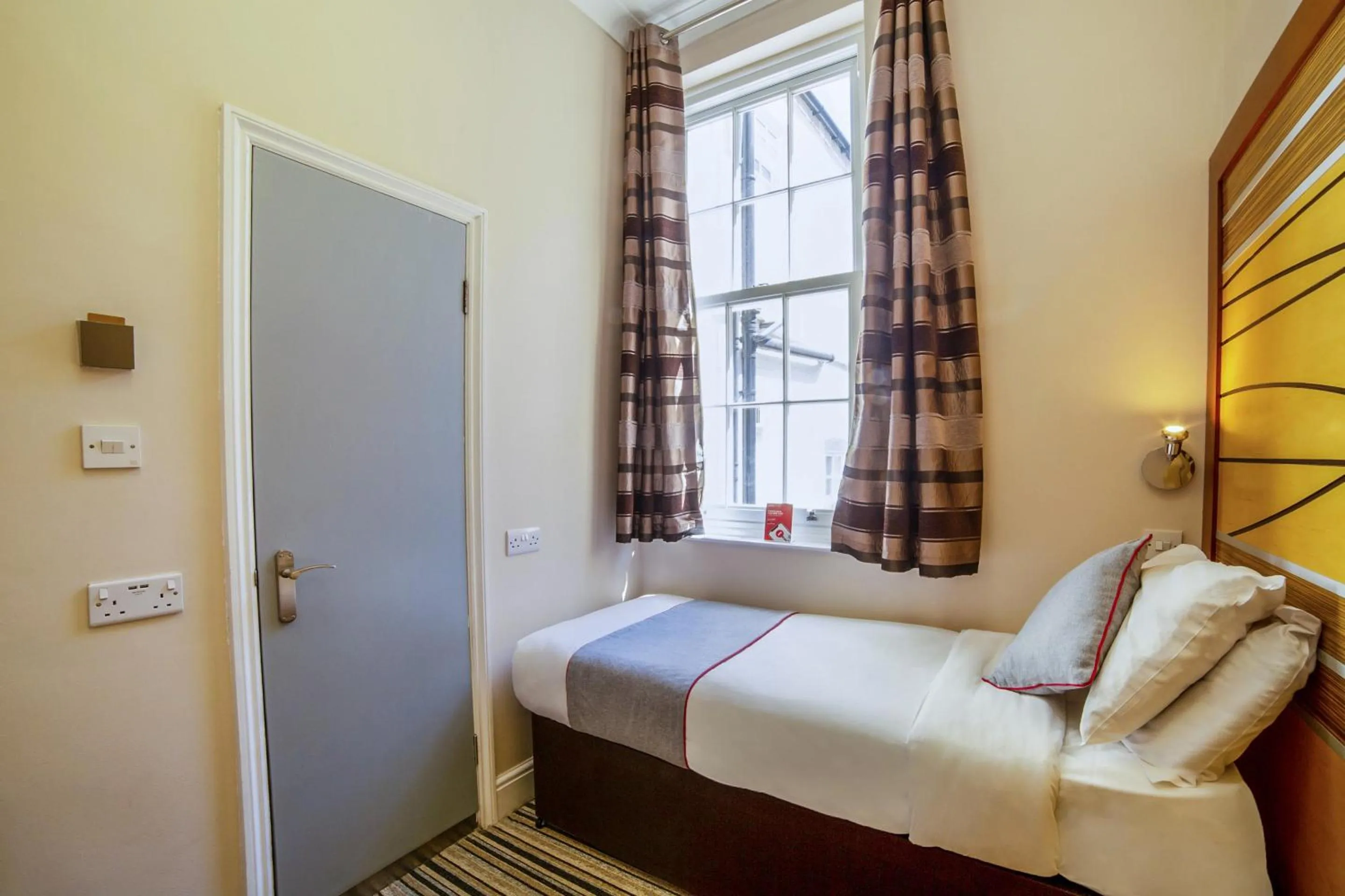 Bedroom, Bed in Vegas Hotel