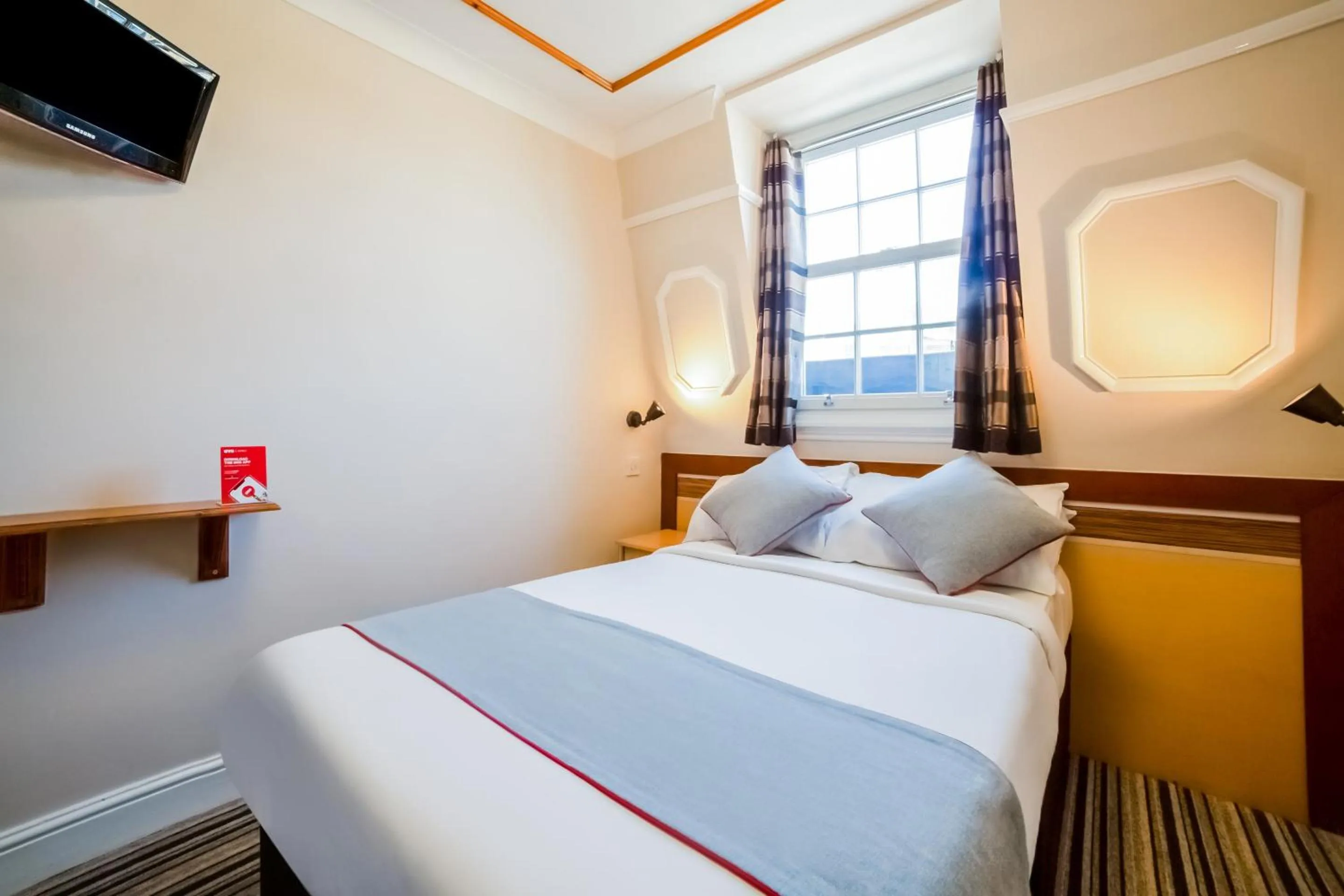 Bedroom, Bed in Vegas Hotel