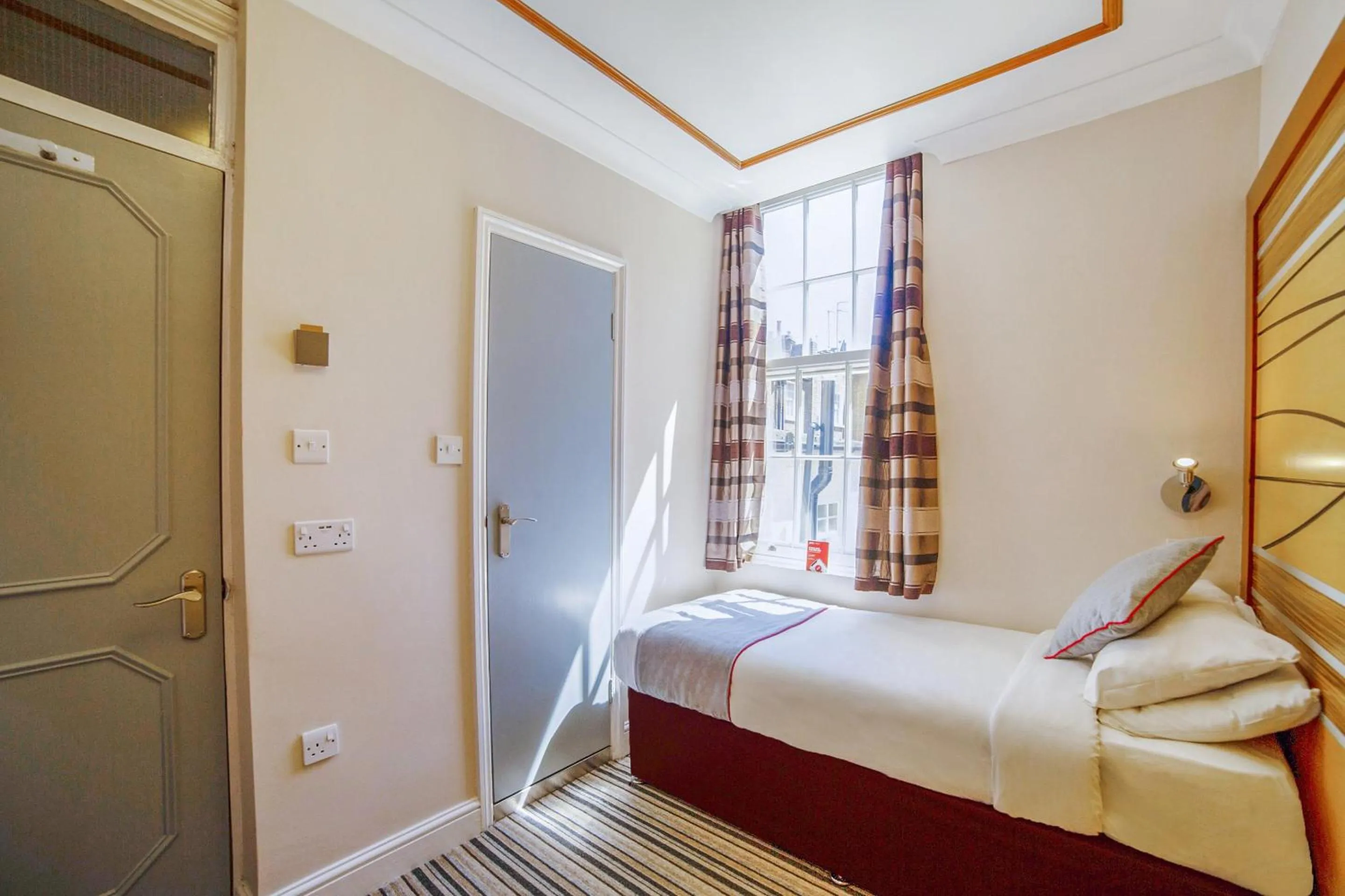 Bedroom, Bed in Vegas Hotel