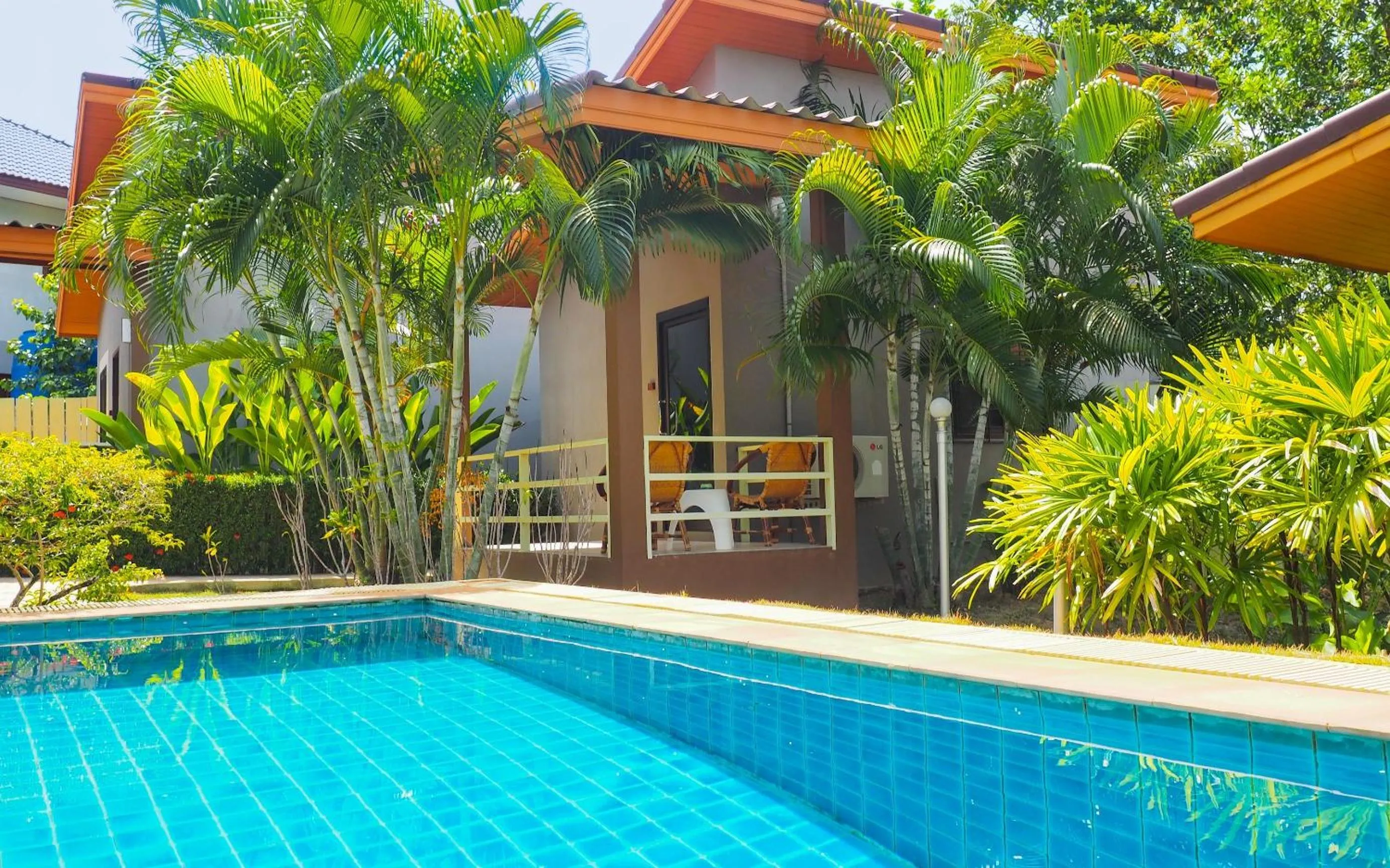 Swimming pool in Escape-Cabins