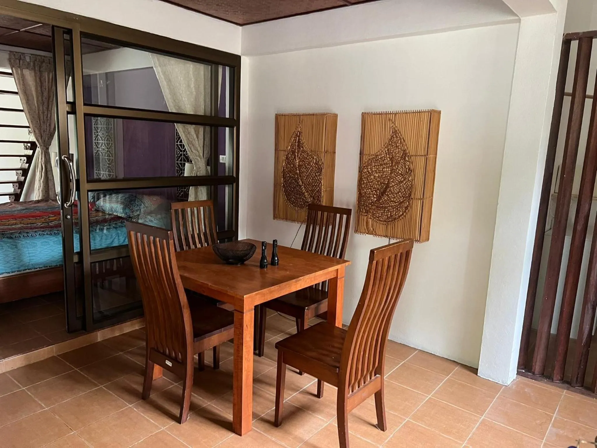 Dining area in Escape-Cabins