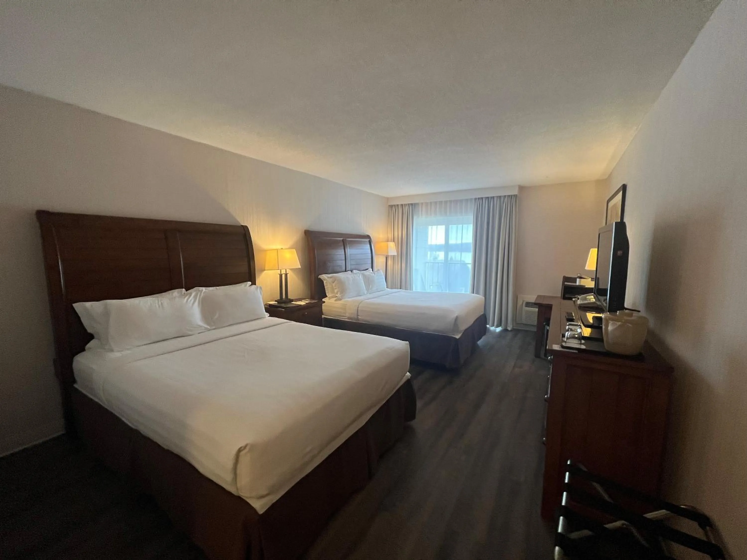 Photo of the whole room, Bed in Hidden Valley Resort, an Ascend Collection Resort