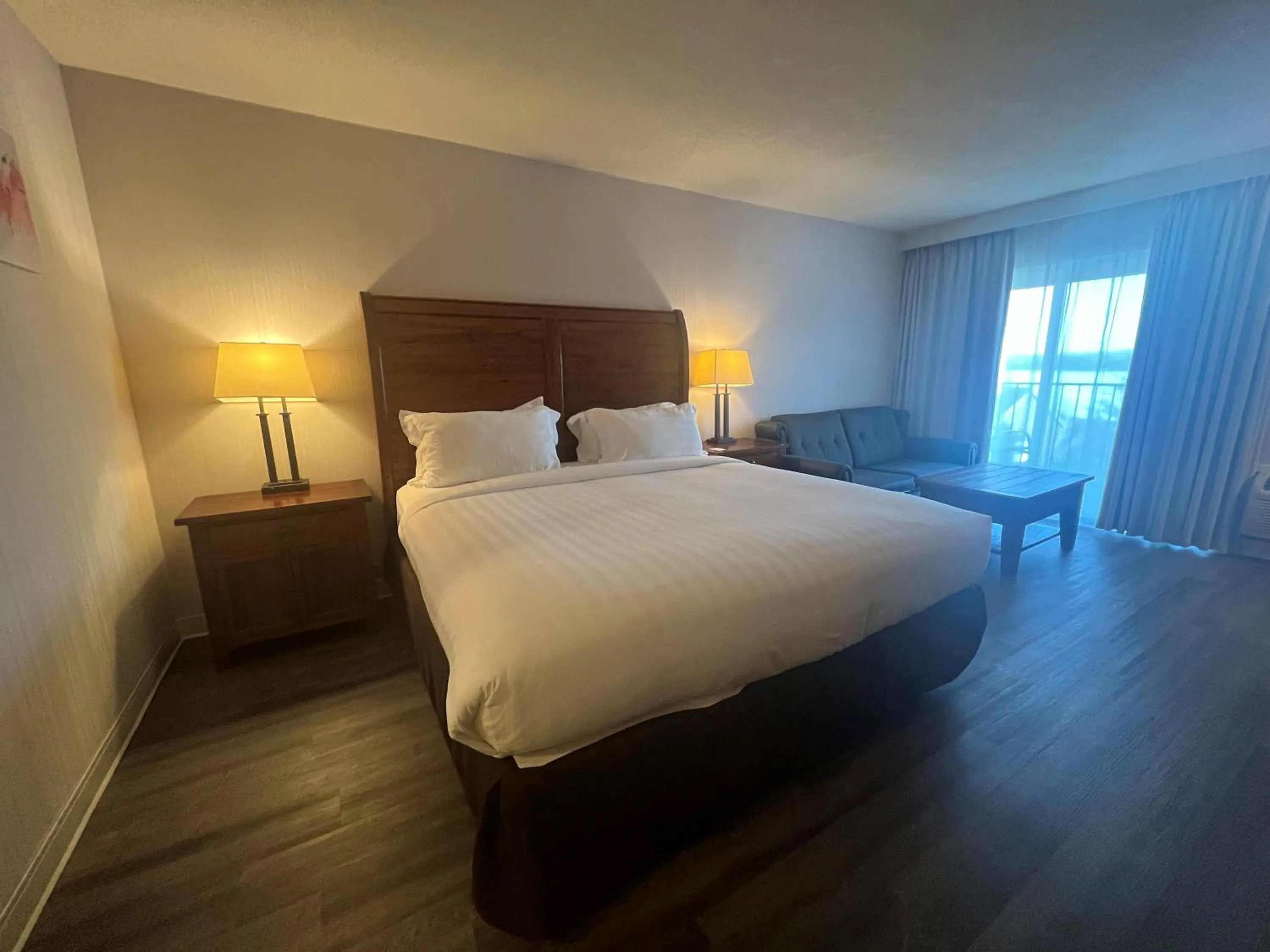 Photo of the whole room, Bed in Hidden Valley Resort, an Ascend Collection Resort